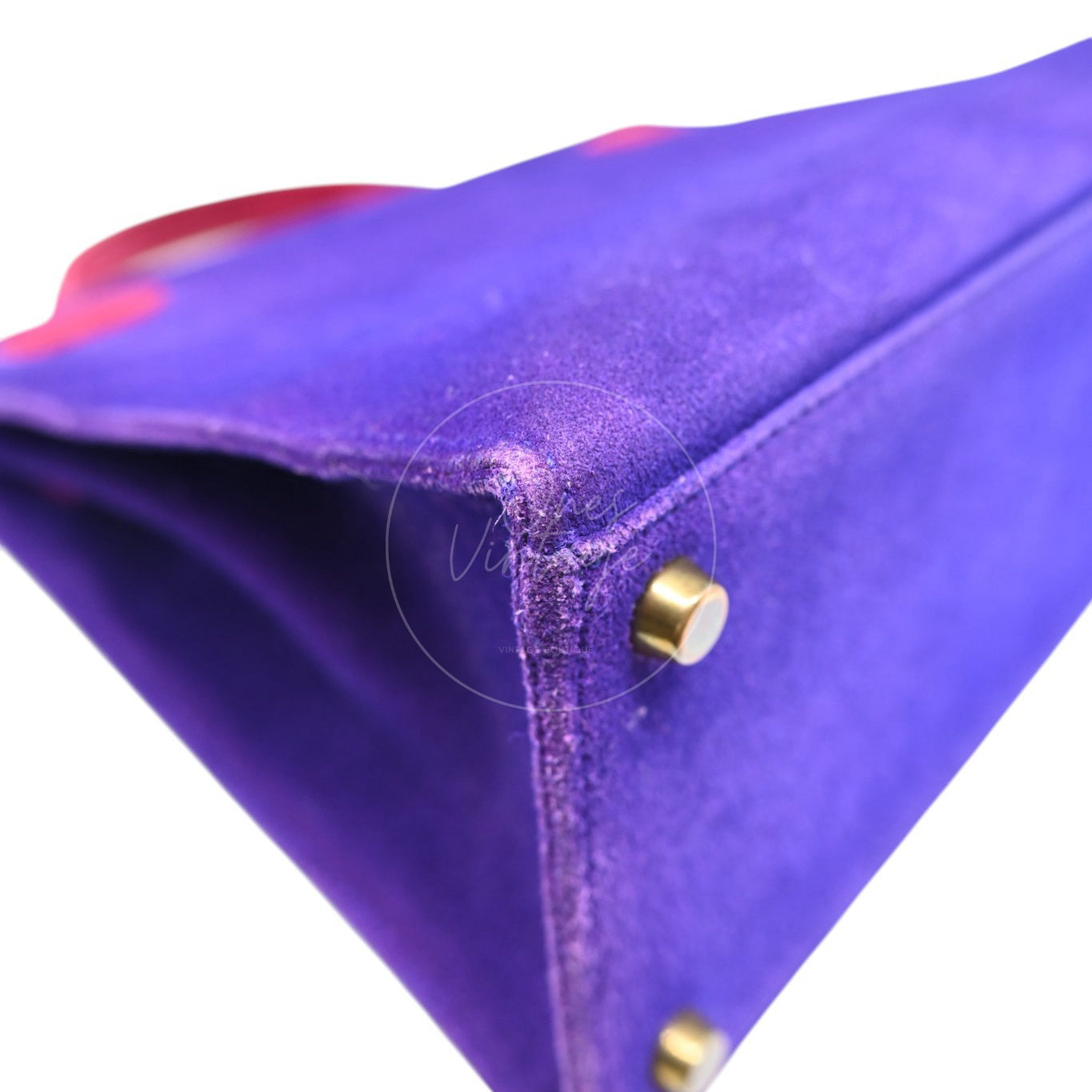 Hermès Kelly 28 Sellier in violet and pink Doblis suede with gold-tone hardware, rear left base corner and protective foot