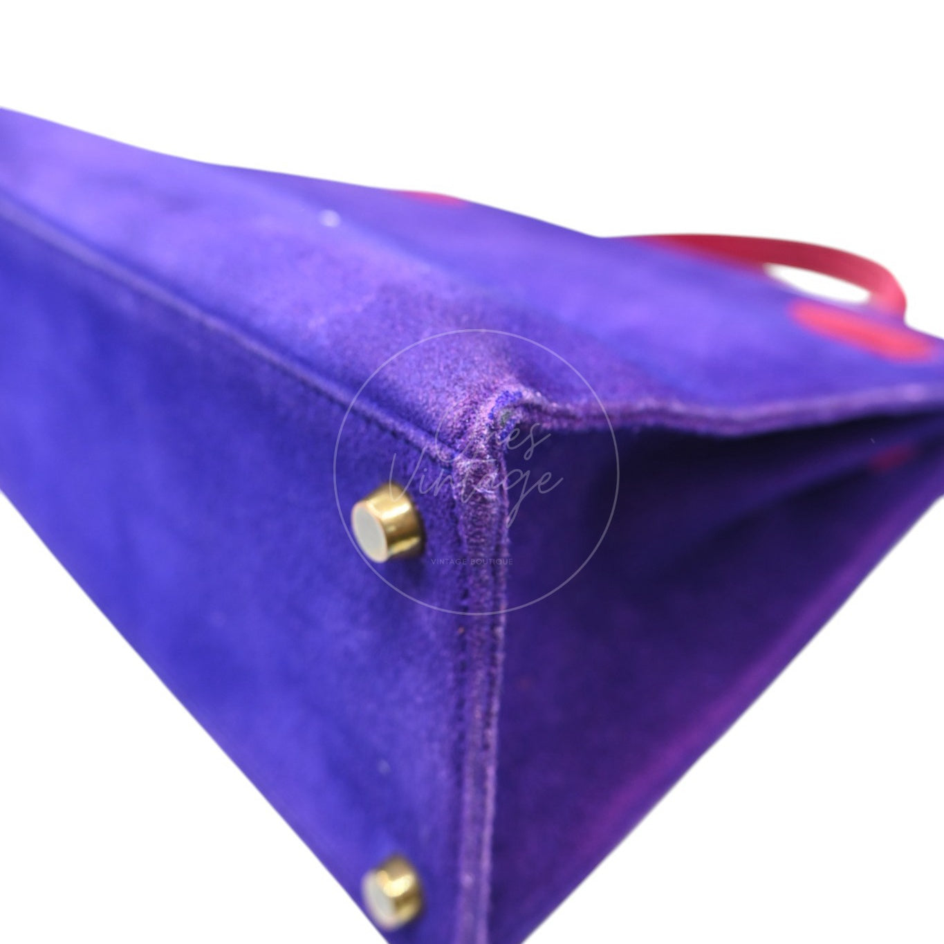 Hermès Kelly 28 Sellier in violet and pink Doblis suede with gold-tone hardware, rear right base corner and protective foot