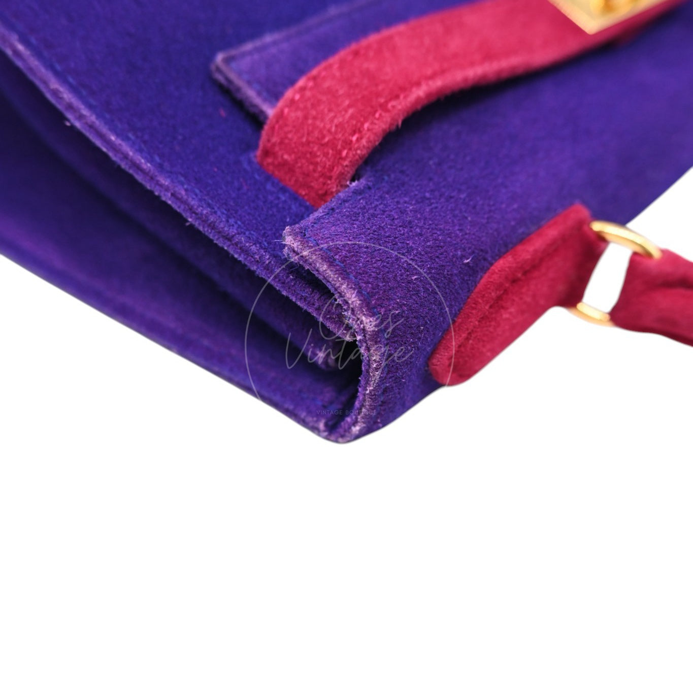 Hermès Kelly 28 Sellier in violet and pink Doblis suede with gold-tone hardware, front right upper corner and pink leather tab