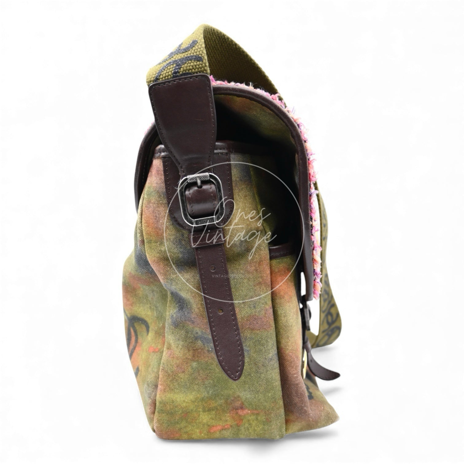 [Per-Owned] Chanel Graffiti On The Pavement Messenger Bag