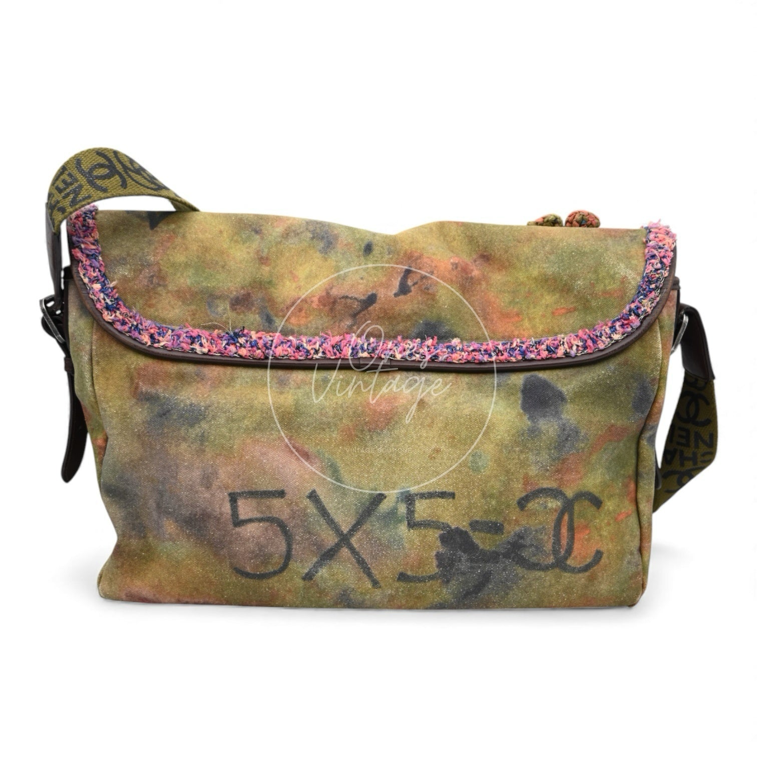 [Per-Owned] Chanel Graffiti On The Pavement Messenger Bag