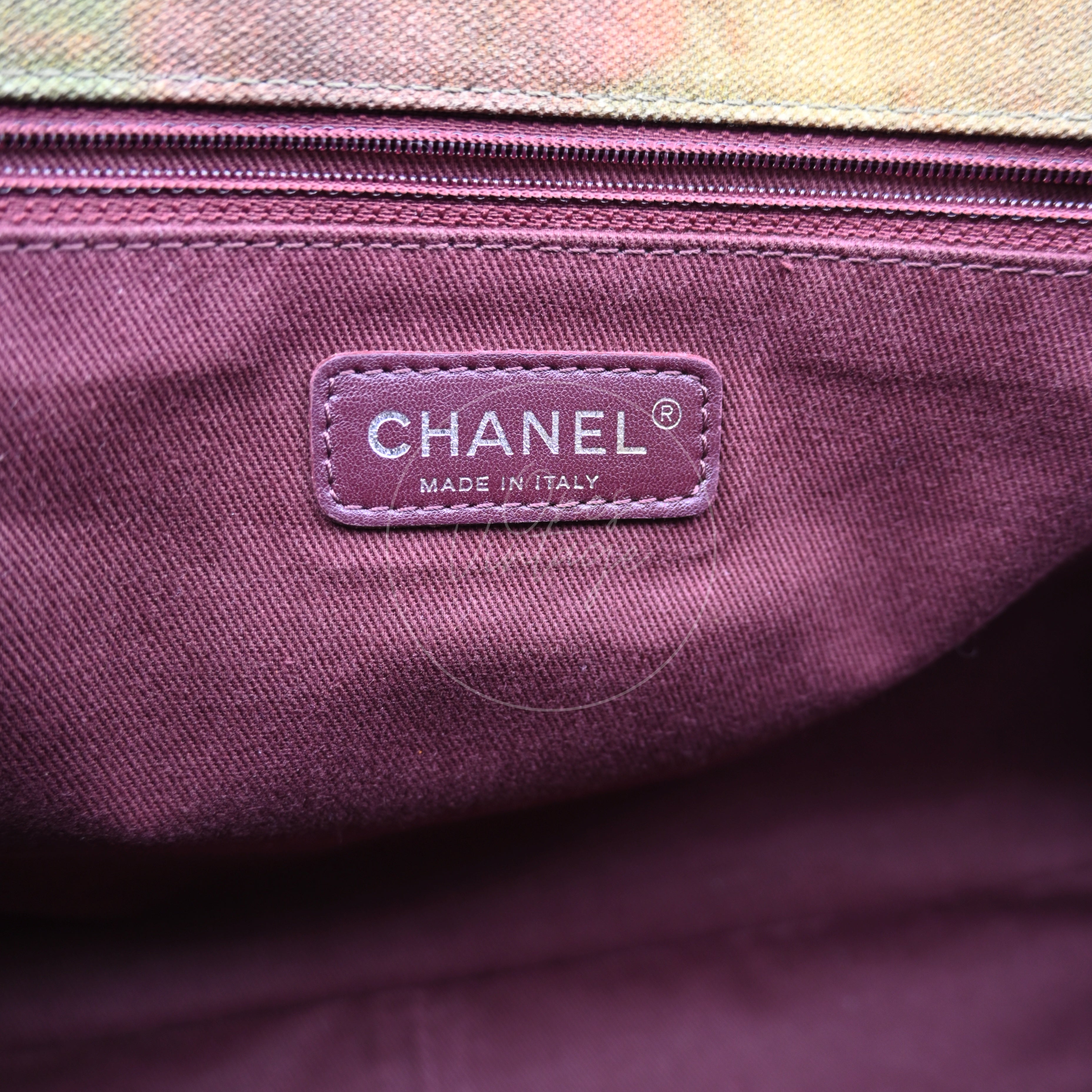 [Per-Owned] Chanel Graffiti On The Pavement Messenger Bag