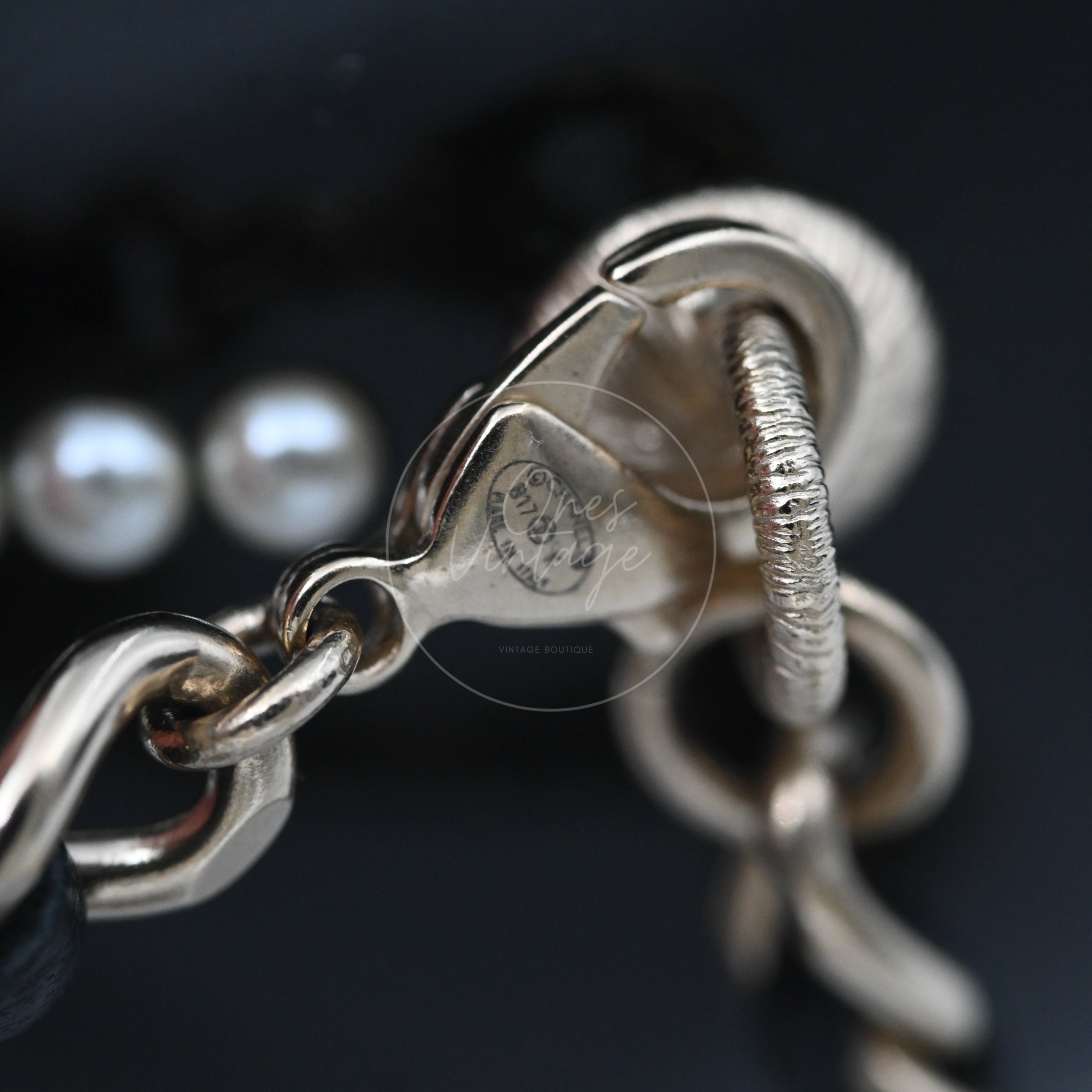 [Pre-owned] Chanel Paris-Bombay Matryoshka Doll Black Gold Clutch Series 24 bag