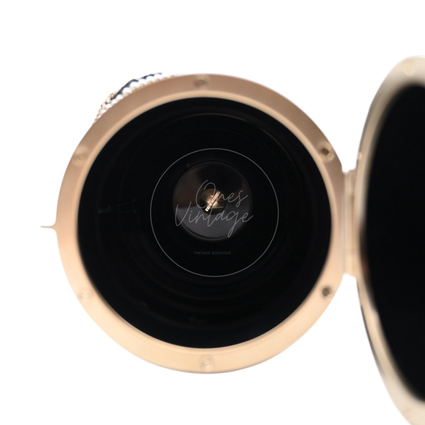 [Pre-owned] Chanel Paris-Bombay Matryoshka Doll Black Gold Clutch Series 24 bag