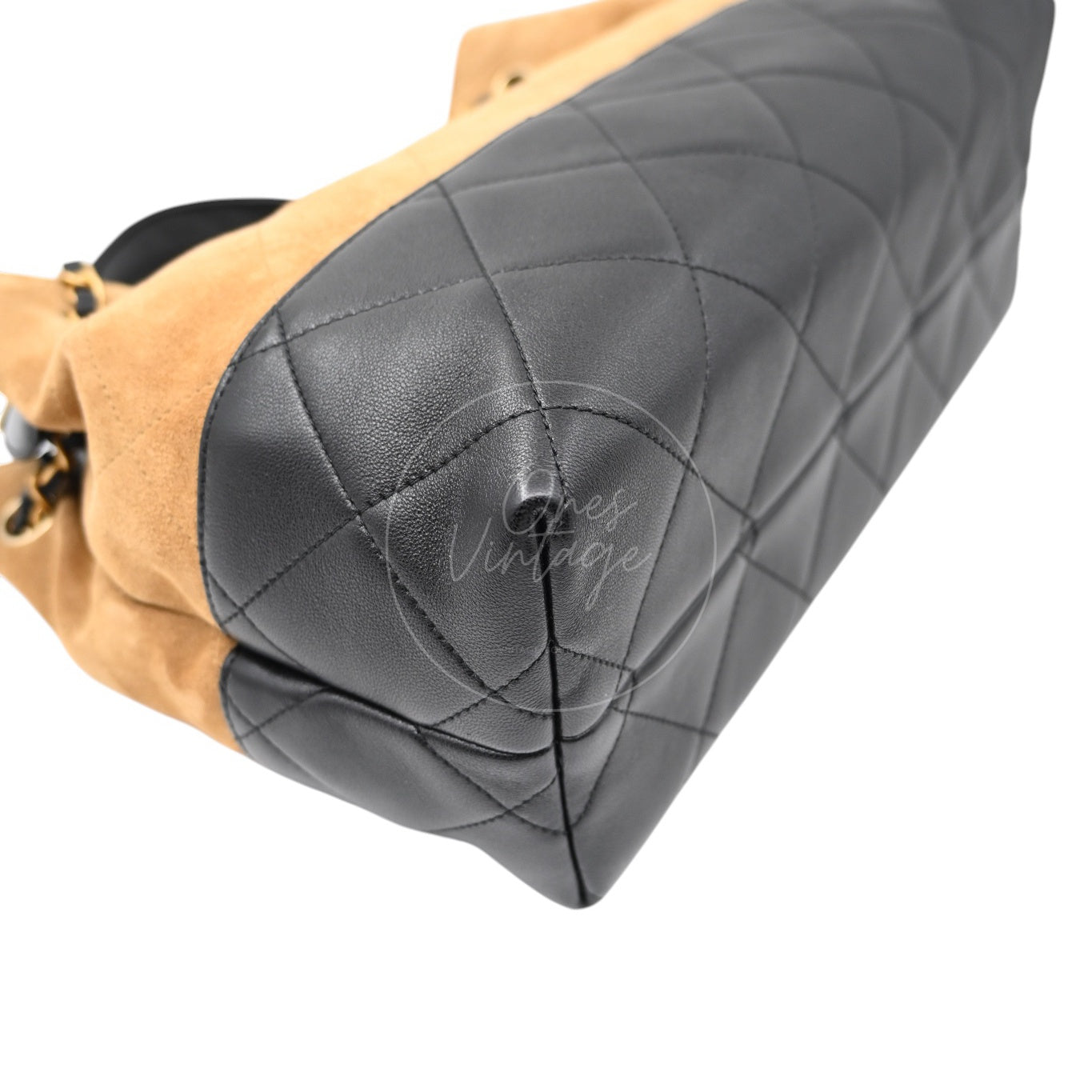 [Pre-owned] Chanel 25A Hobo Suede and Lambskin Shoulder Bag