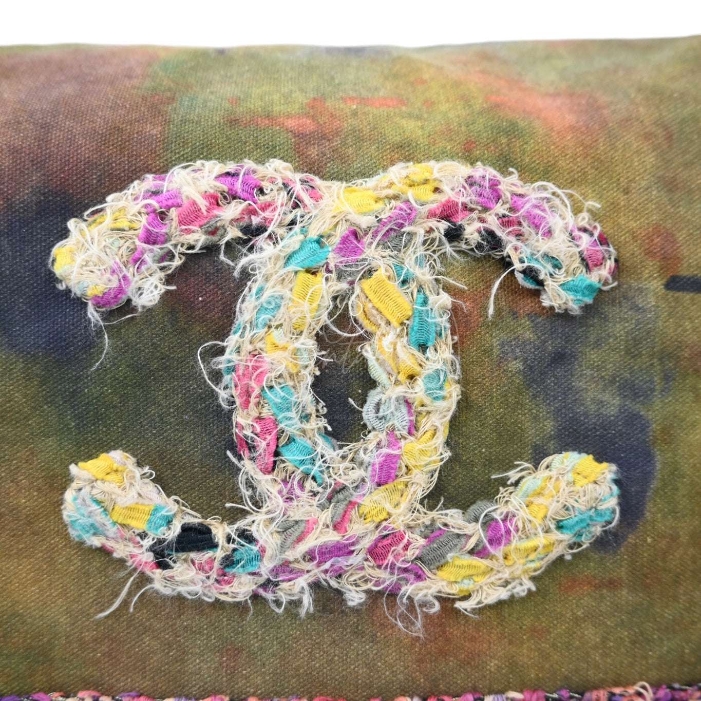 [Pre-owned] Chanel On the Pavements Graffiti Washed Toile Large Multicolor Messenger Bag