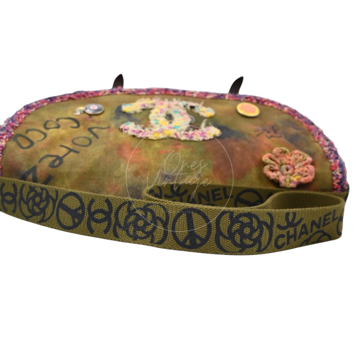 [Pre-owned] Chanel On the Pavements Graffiti Washed Toile Large Multicolor Messenger Bag