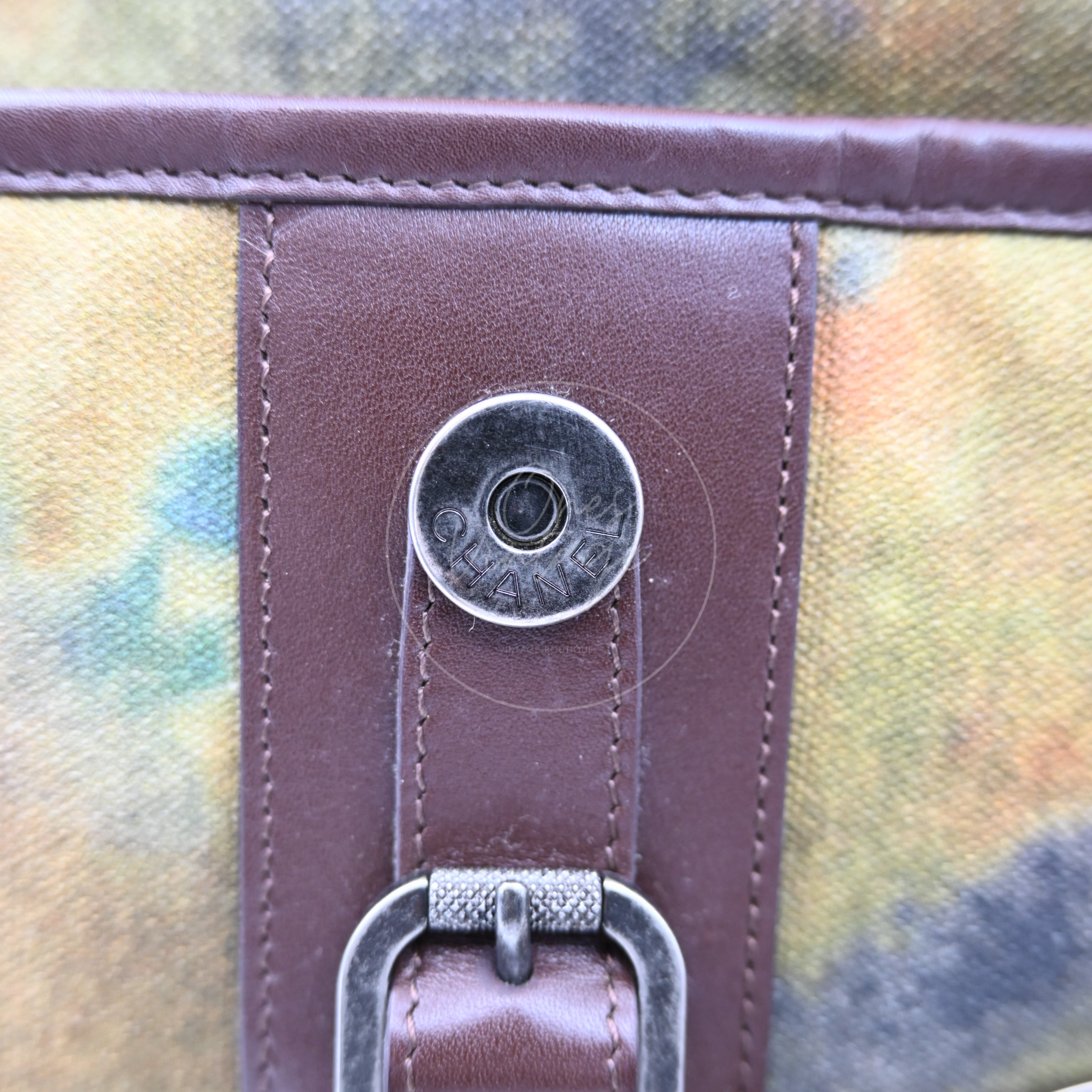 [Pre-owned] Chanel On the Pavements Graffiti Washed Toile Large Multicolor Messenger Bag