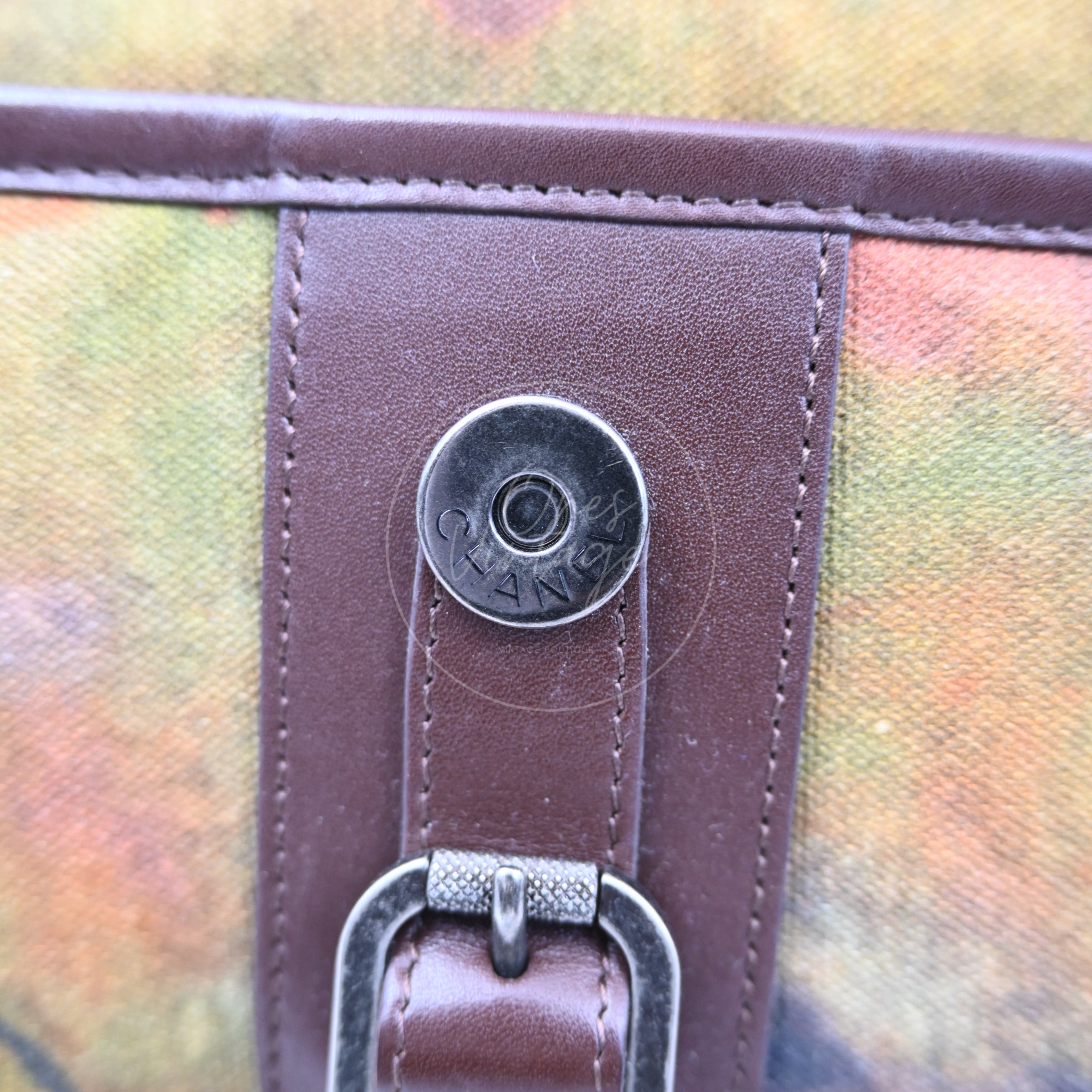 [Pre-owned] Chanel On the Pavements Graffiti Washed Toile Large Multicolor Messenger Bag