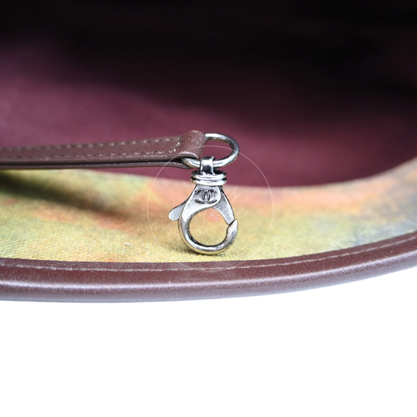 [Pre-owned] Chanel On the Pavements Graffiti Washed Toile Large Multicolor Messenger Bag