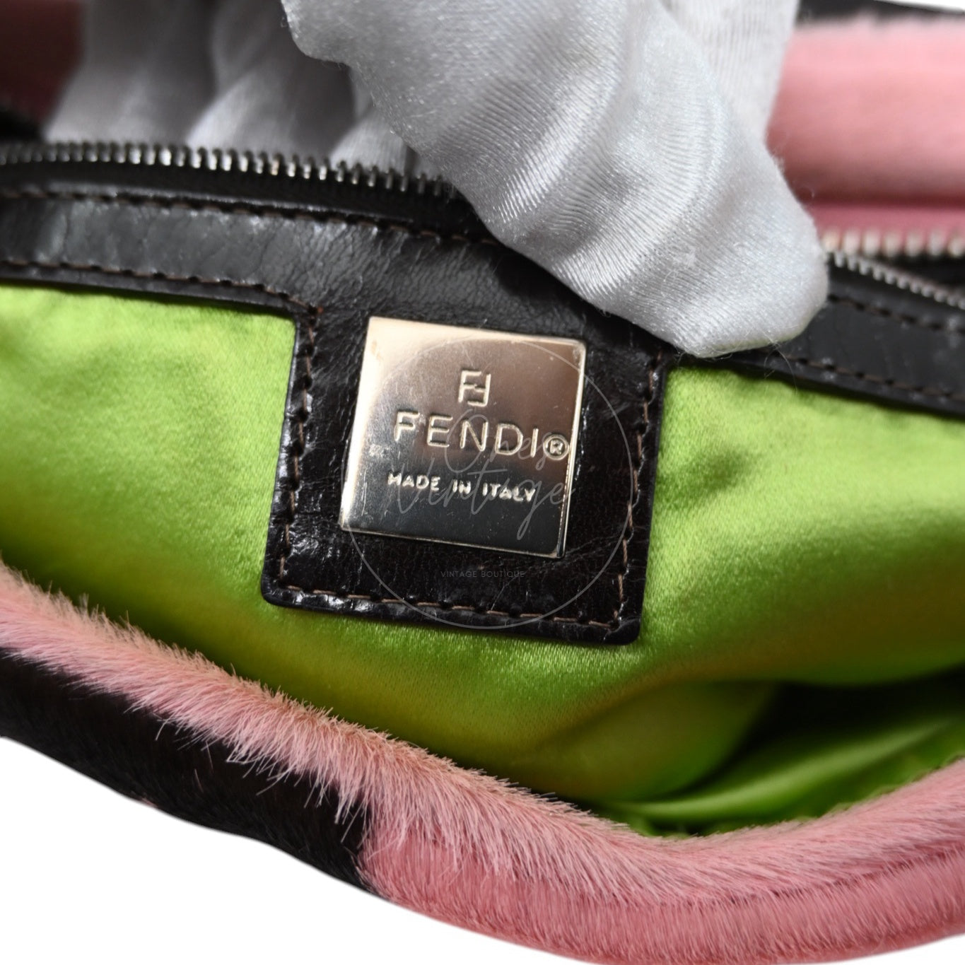 [Pre-Owned] Fendi Pink Cow Print Baguette Shoulder Bag