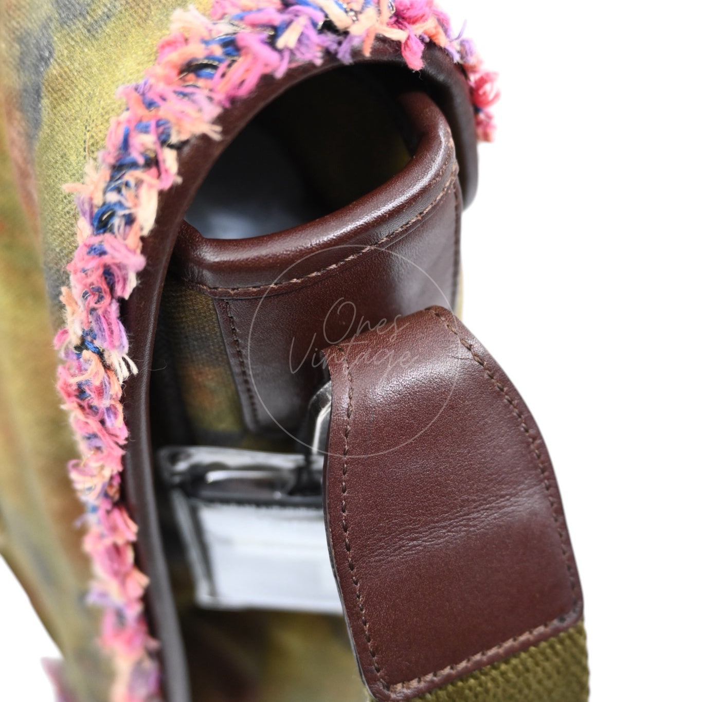 [Pre-owned] Chanel Graffiti Canvas On The Pavements Green Series 20 Messenger Bag