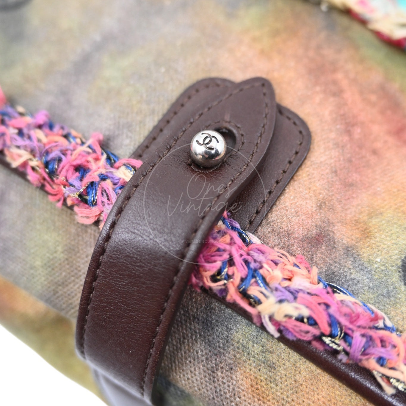 [Pre-owned] Chanel Graffiti Canvas On The Pavements Green Series 20 Messenger Bag