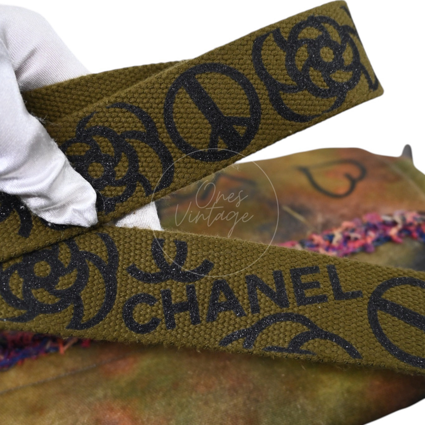 [Pre-owned] Chanel Graffiti Canvas On The Pavements Green Series 20 Messenger Bag