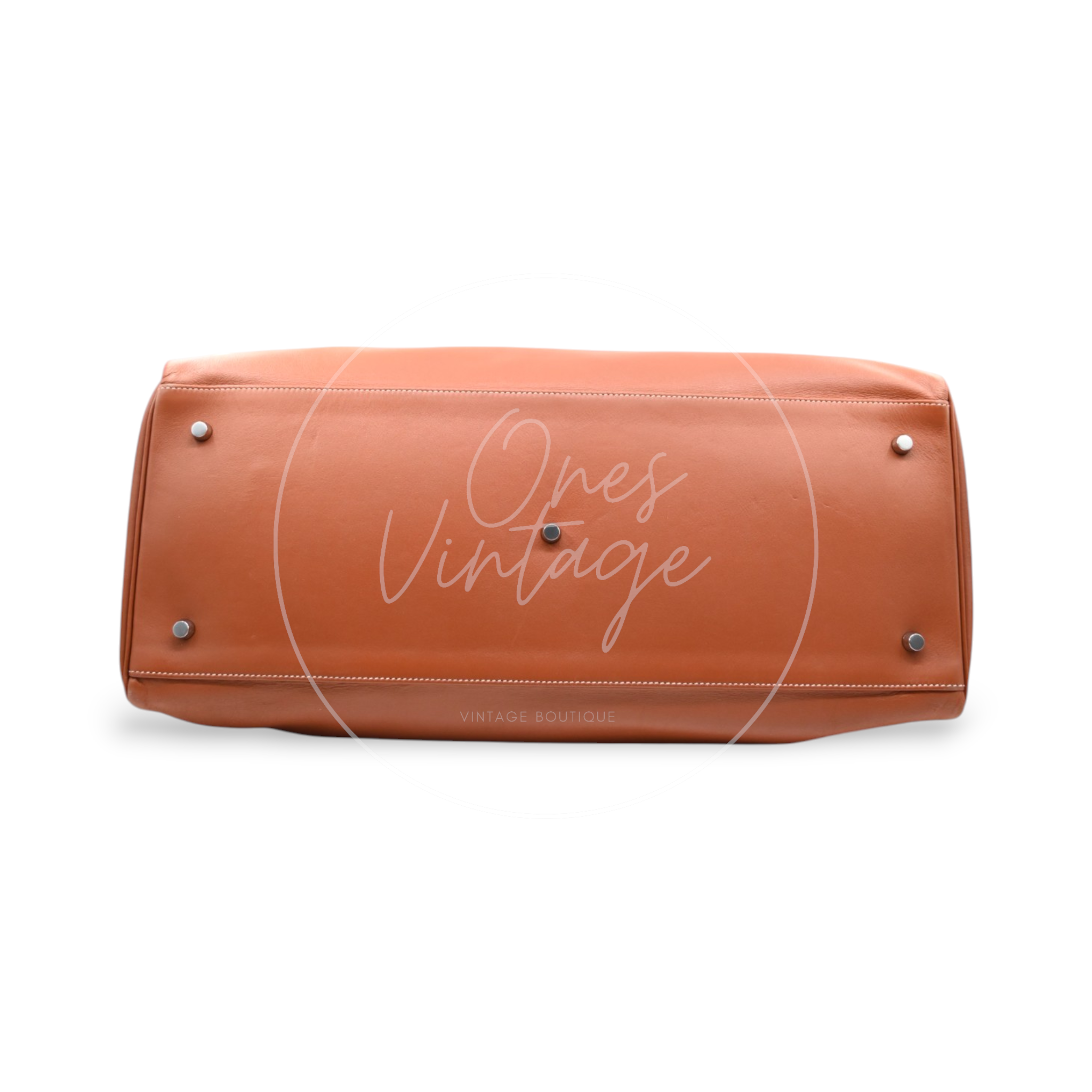 Hermès Kelly 50 Relax in Fauve Sikkim leather with palladium-plated hardware, Square N stamp, base view with protective feet