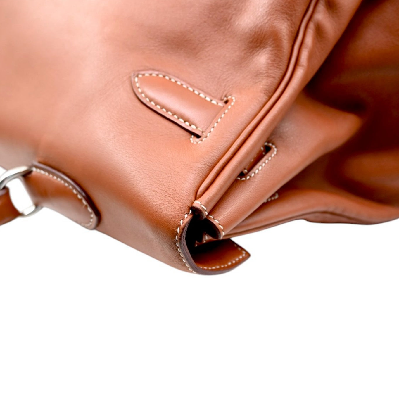 Hermès Kelly 50 Relax in Fauve Sikkim leather with palladium-plated hardware, Square N stamp, right rear gusset and seam close-up