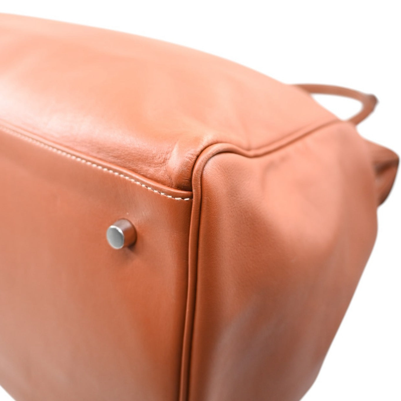 Hermès Kelly 50 Relax in Fauve Sikkim leather with palladium-plated hardware, Square N stamp, rear right base corner and protective foot