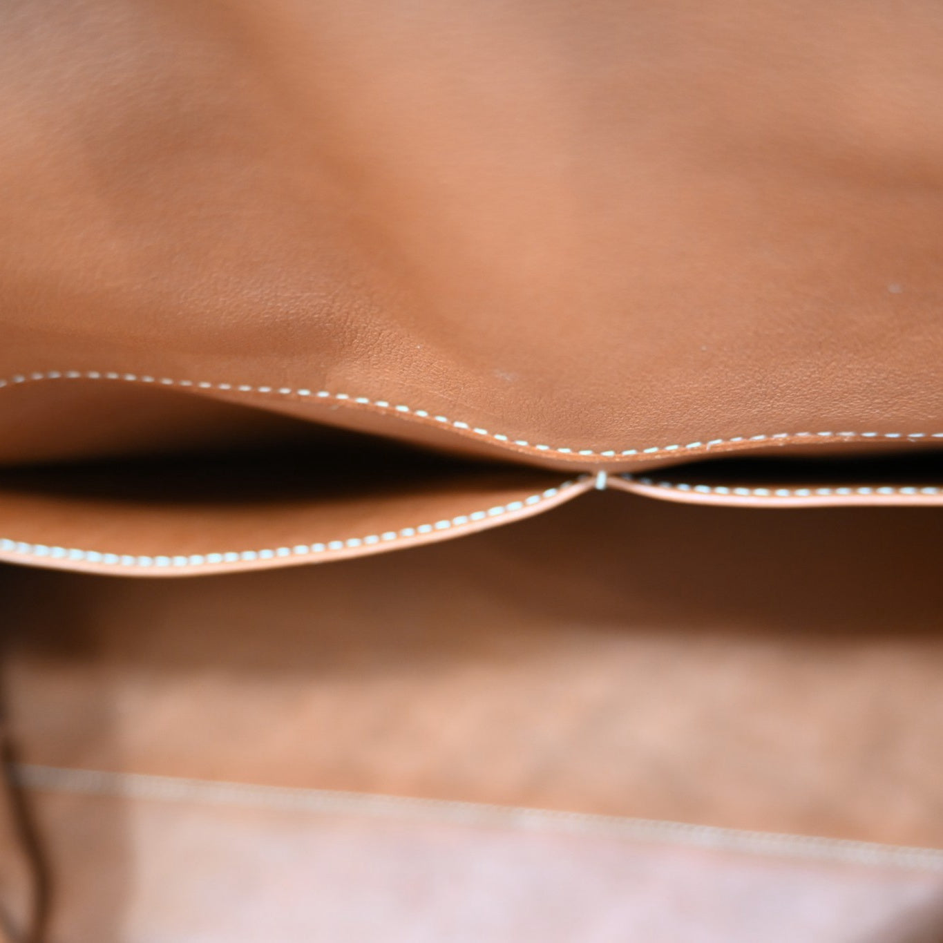 Hermès Kelly 50 Relax in Fauve Sikkim leather with palladium-plated hardware, Square N stamp, interior slip pocket close-up