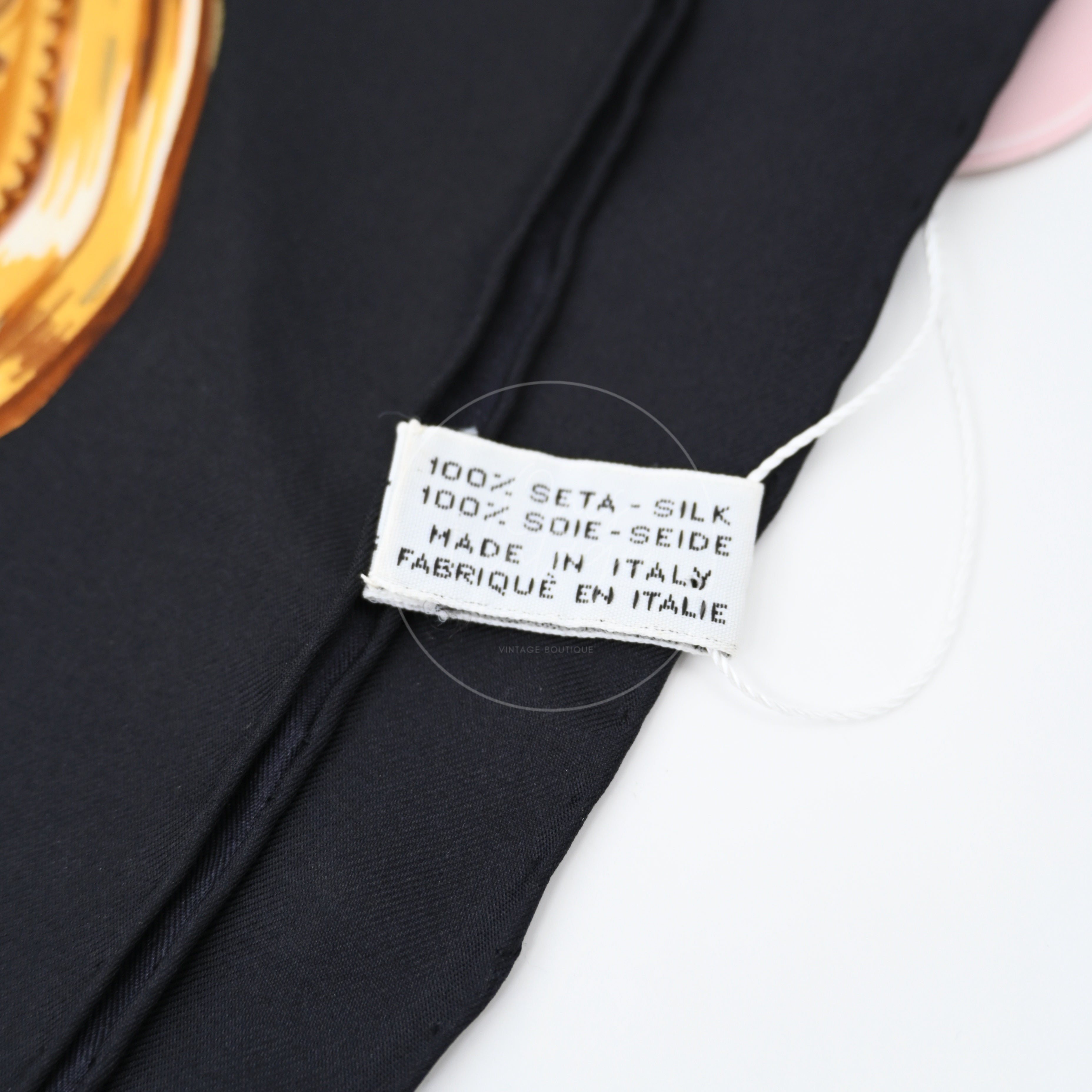 [Pre-Owned] Chanel CC Logo With Gold Chain Pattern Square Scarf