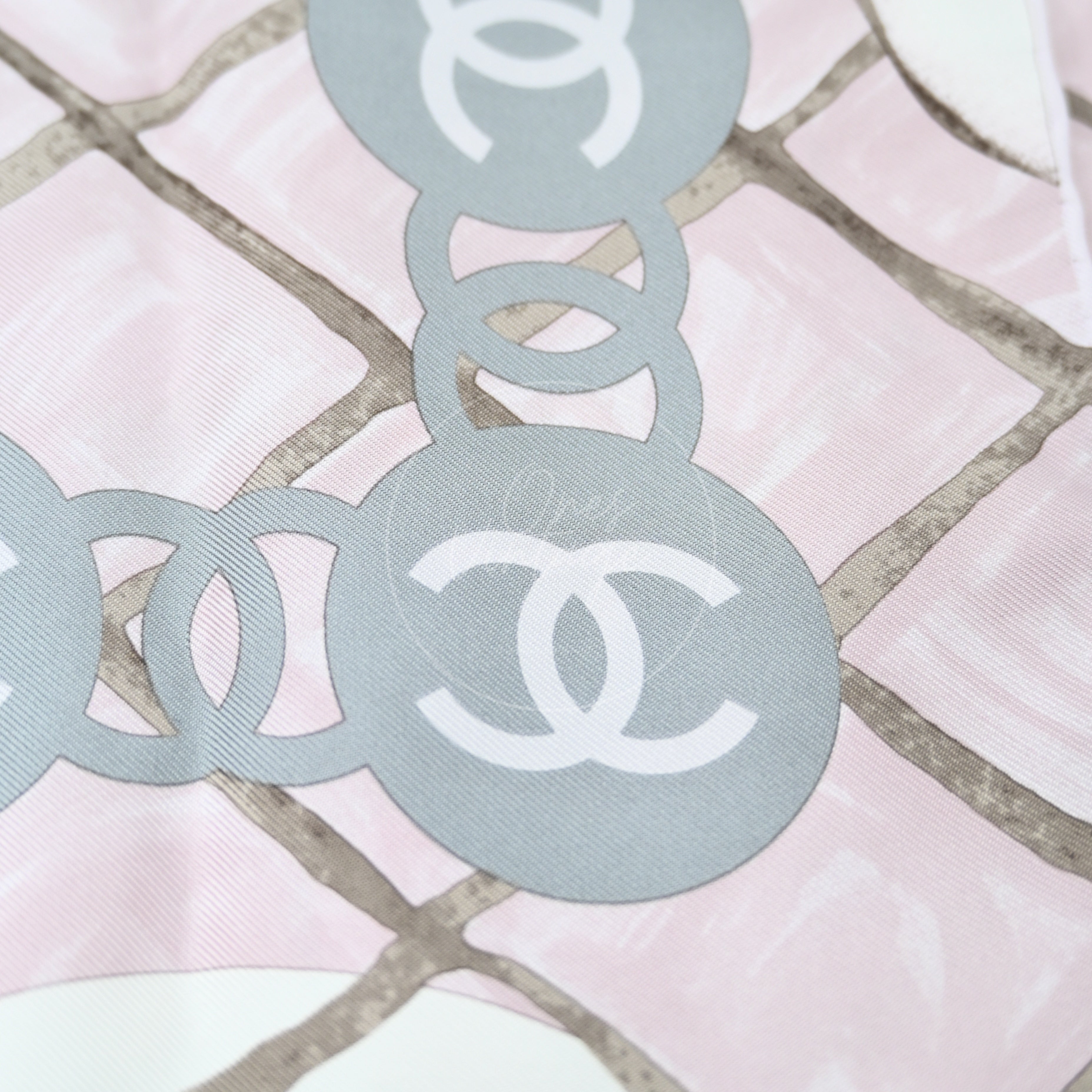 [Pre-owned] Chanel Pink Checkered with White Camellia Pattern Square Scarf