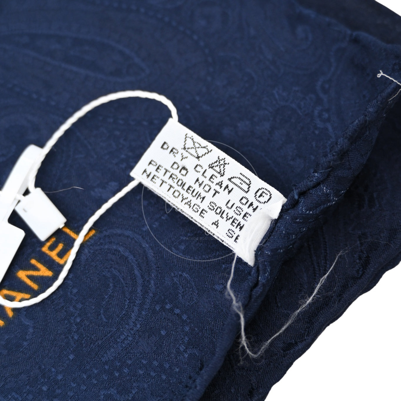 [Pre-owned] Chanel CC Mark Charms Chain Pattern Navy Square Scarf