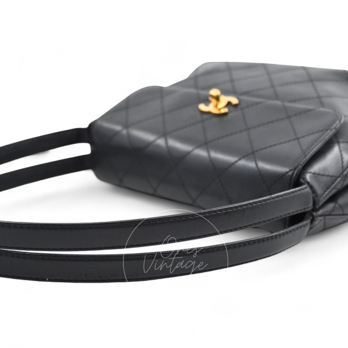 [Pre-owned] Chanel Vintage Black Lambskin CC Turn Lock Shoulder bag