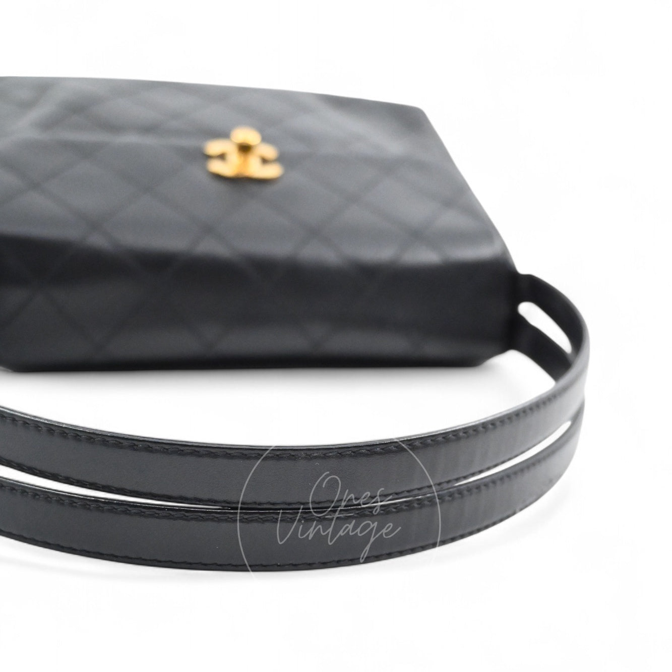 [Pre-owned] Chanel Vintage Black Lambskin CC Turn Lock Shoulder bag