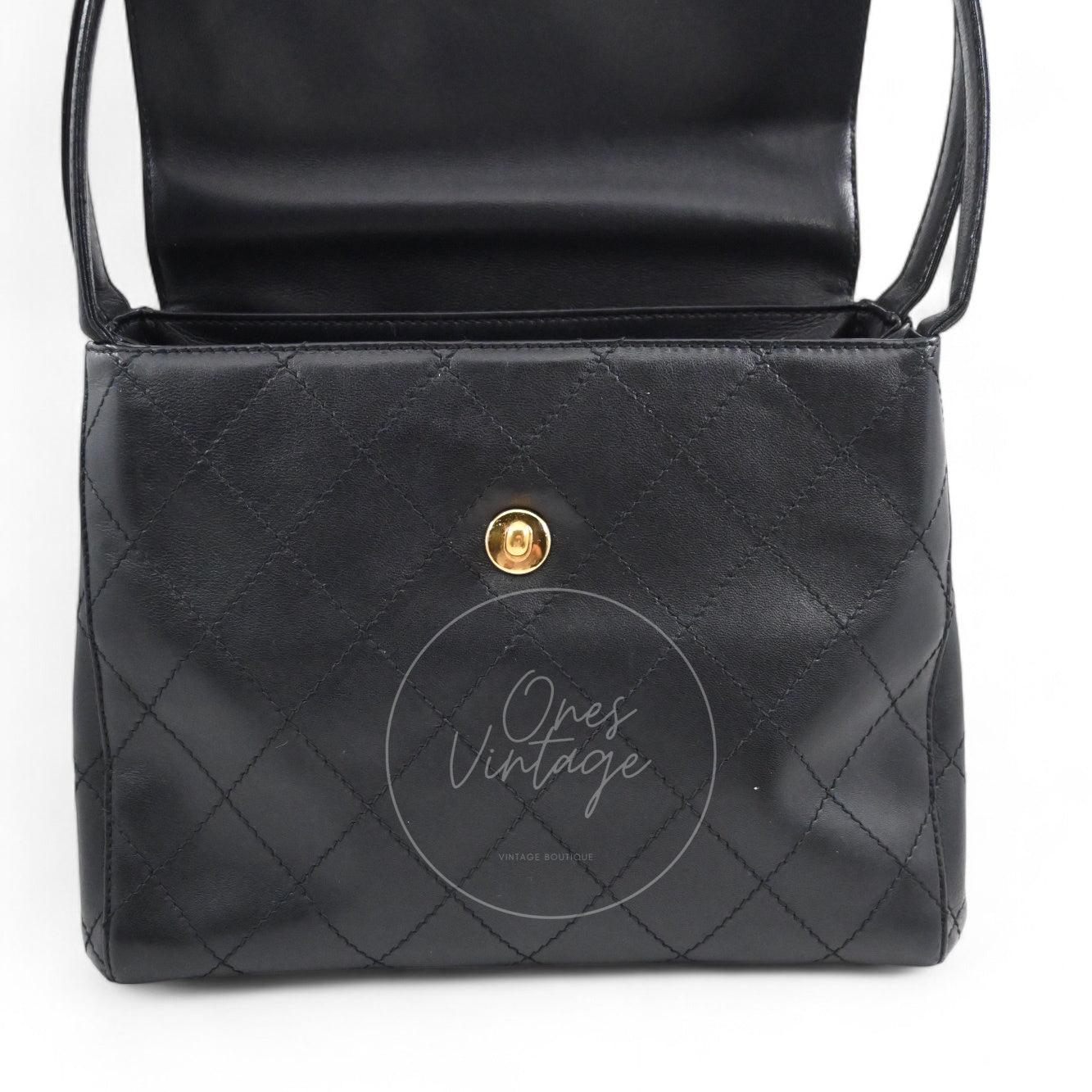 [Pre-owned] Chanel Vintage Black Lambskin CC Turn Lock Shoulder bag