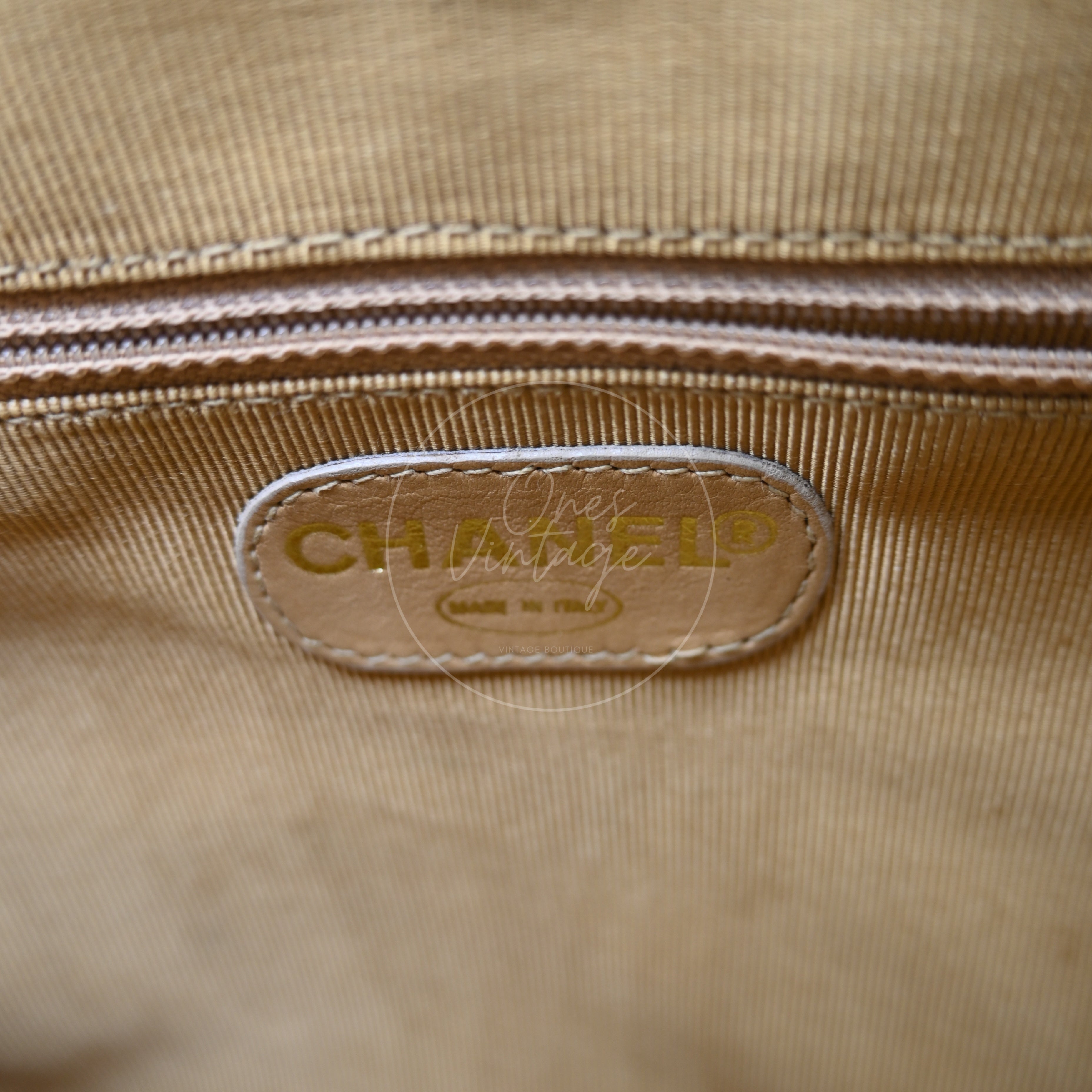 [Pre-owned] Chanel Quilted Suede Turnlock Shoulder Bag