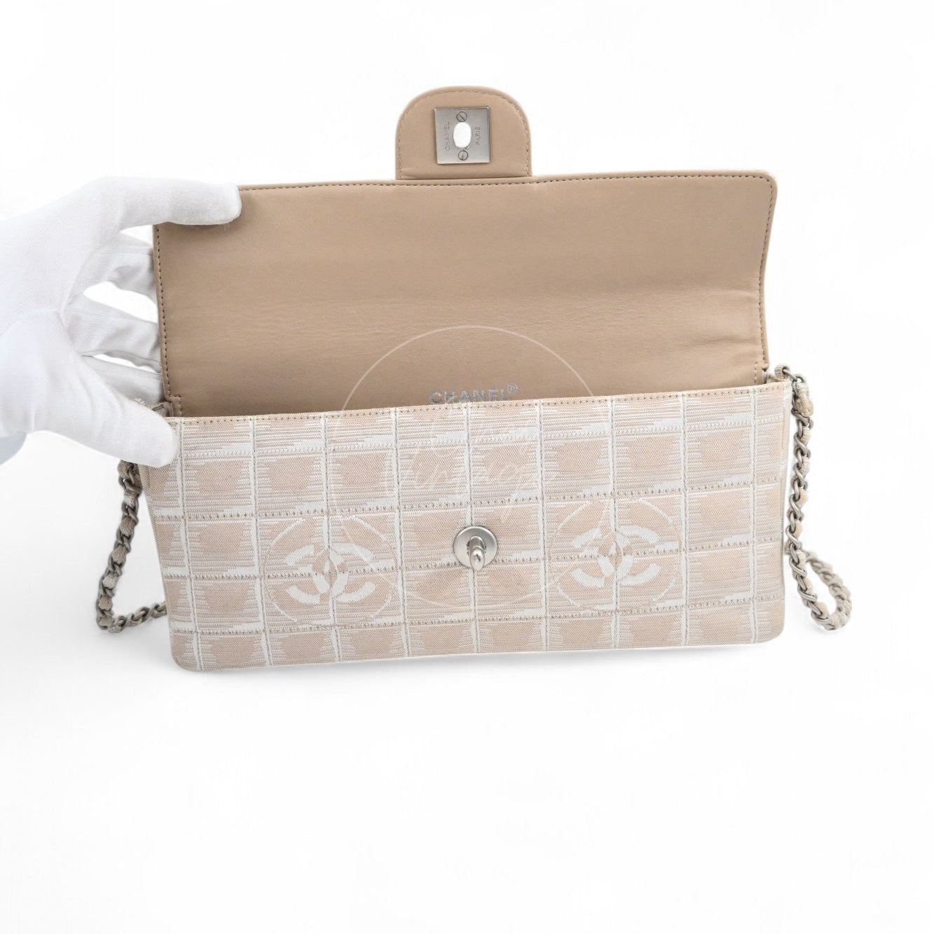 [Pre-owned] Chanel Beige Nylon Travel Line Chocolate Bar Bag