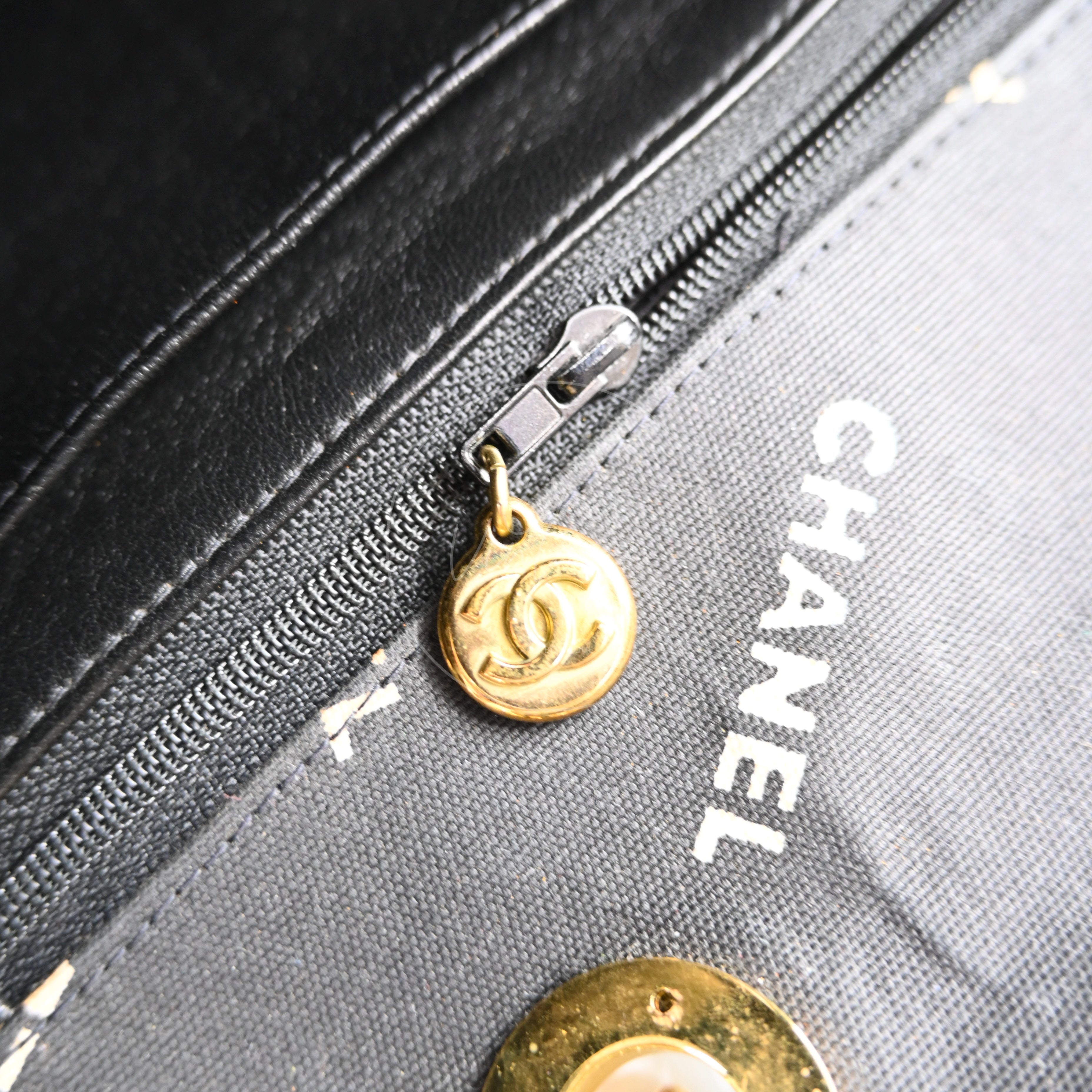 Chanel 1995 Vintage Maxi 34 Classic Flap Canvas GHW Black Series 3
