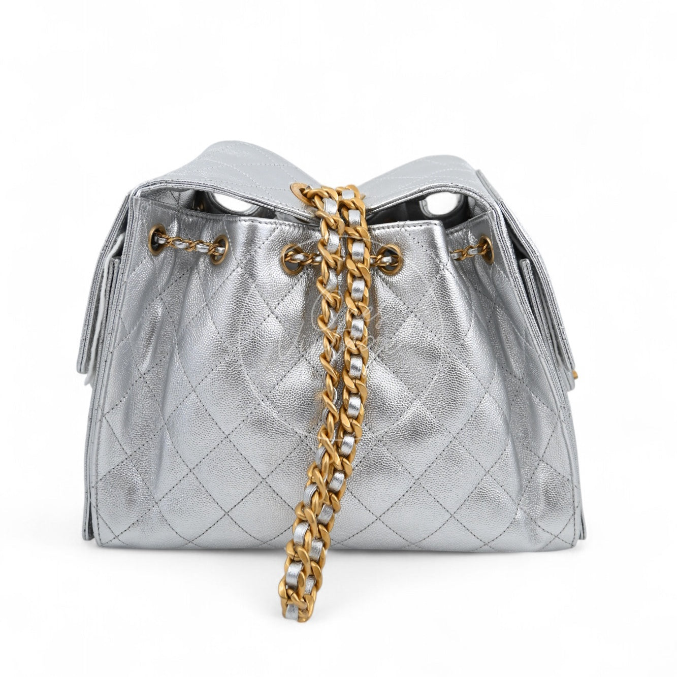 [Pre-owned] Chanel 25 Small Silver Caviar Handbag