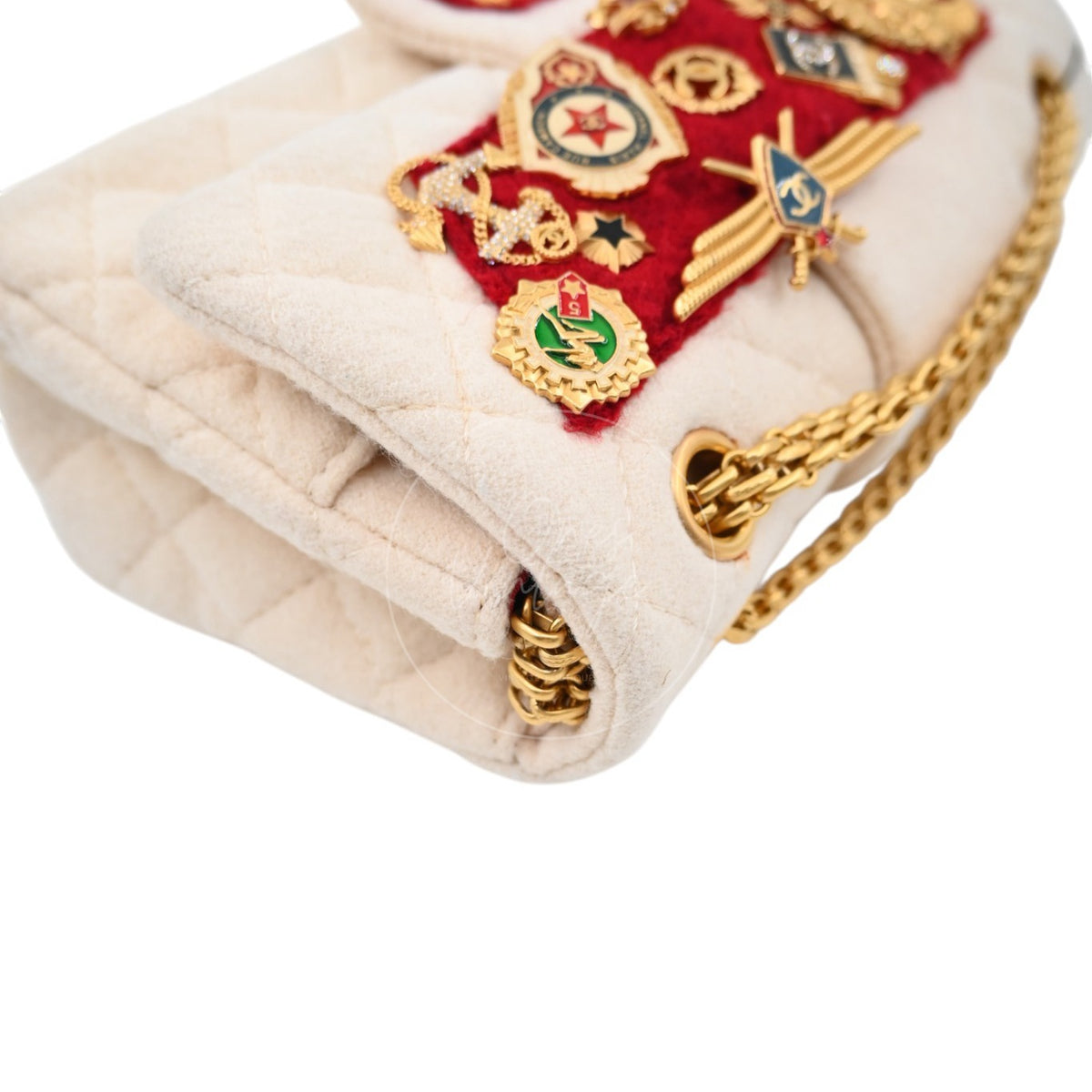 Chanel Paris-Moscou Romanov Reissue Wool 2.55 Flap Bag 2009 Pre-Fall Métiers d'Art in neutral wool fabric with gold-tone hardware, hardware with interwoven chain strap and ornate military-style medal embellishments detail