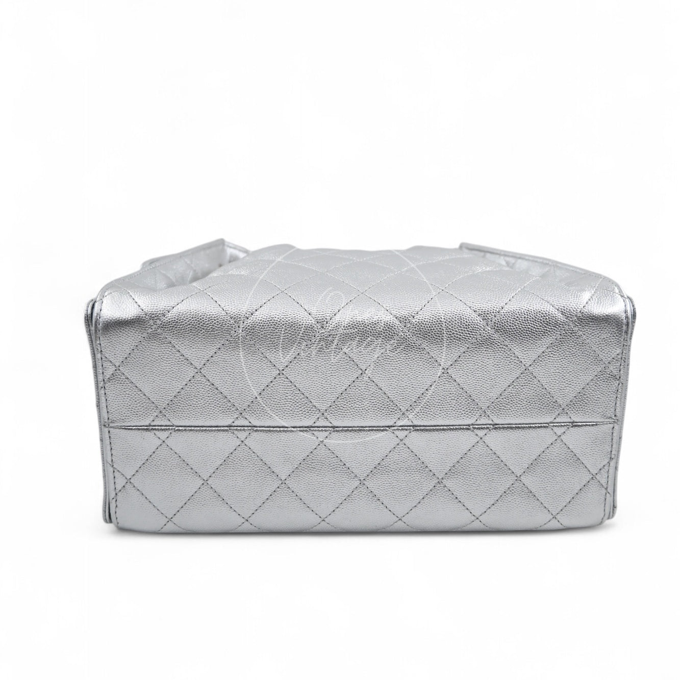 [Pre-owned] Chanel 25 Small Silver Caviar Handbag