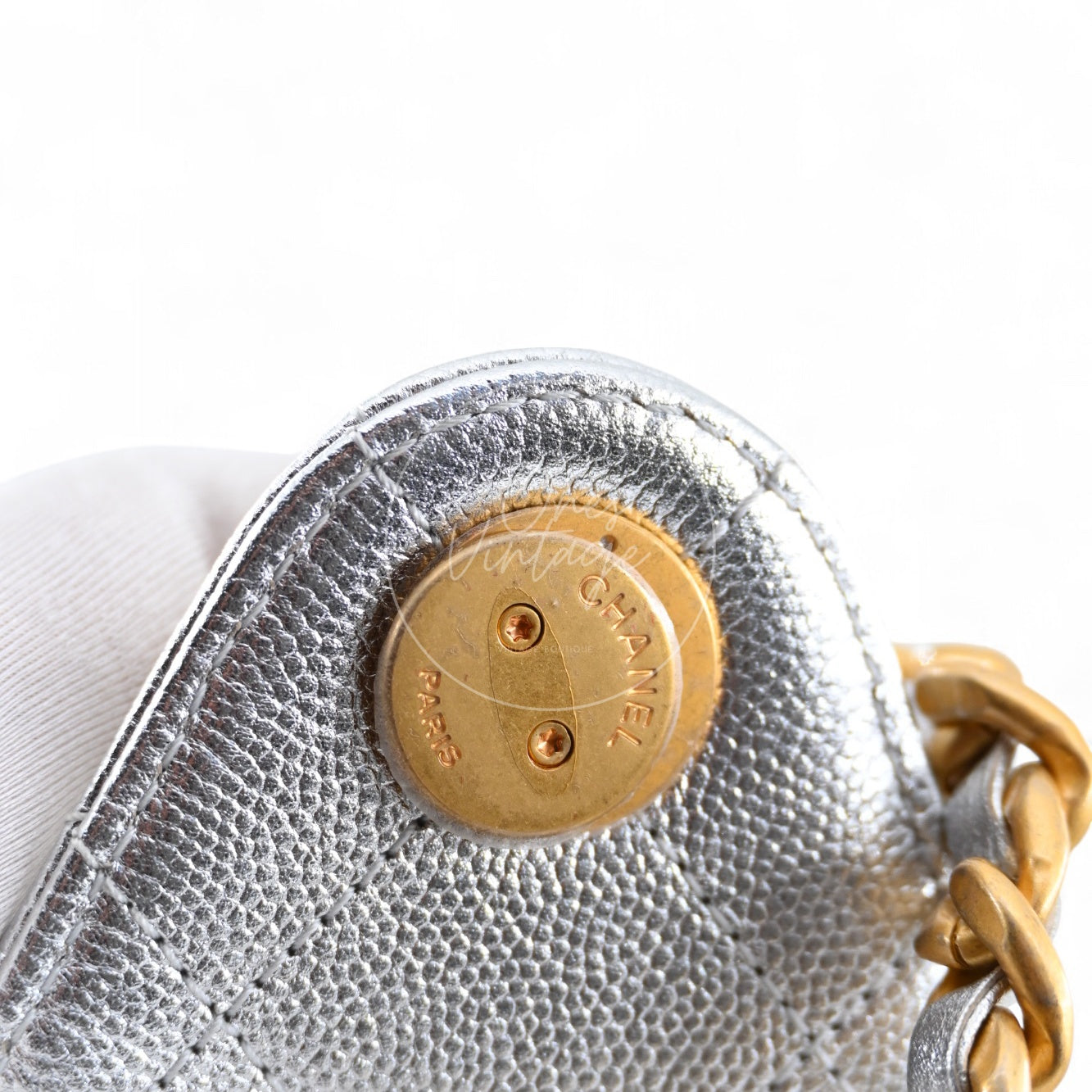 [Pre-owned] Chanel 25 Small Silver Caviar Handbag