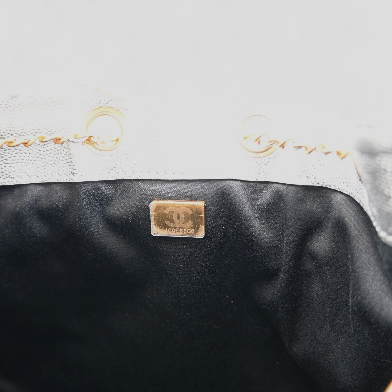 [Pre-owned] Chanel 25 Small Silver Caviar Handbag