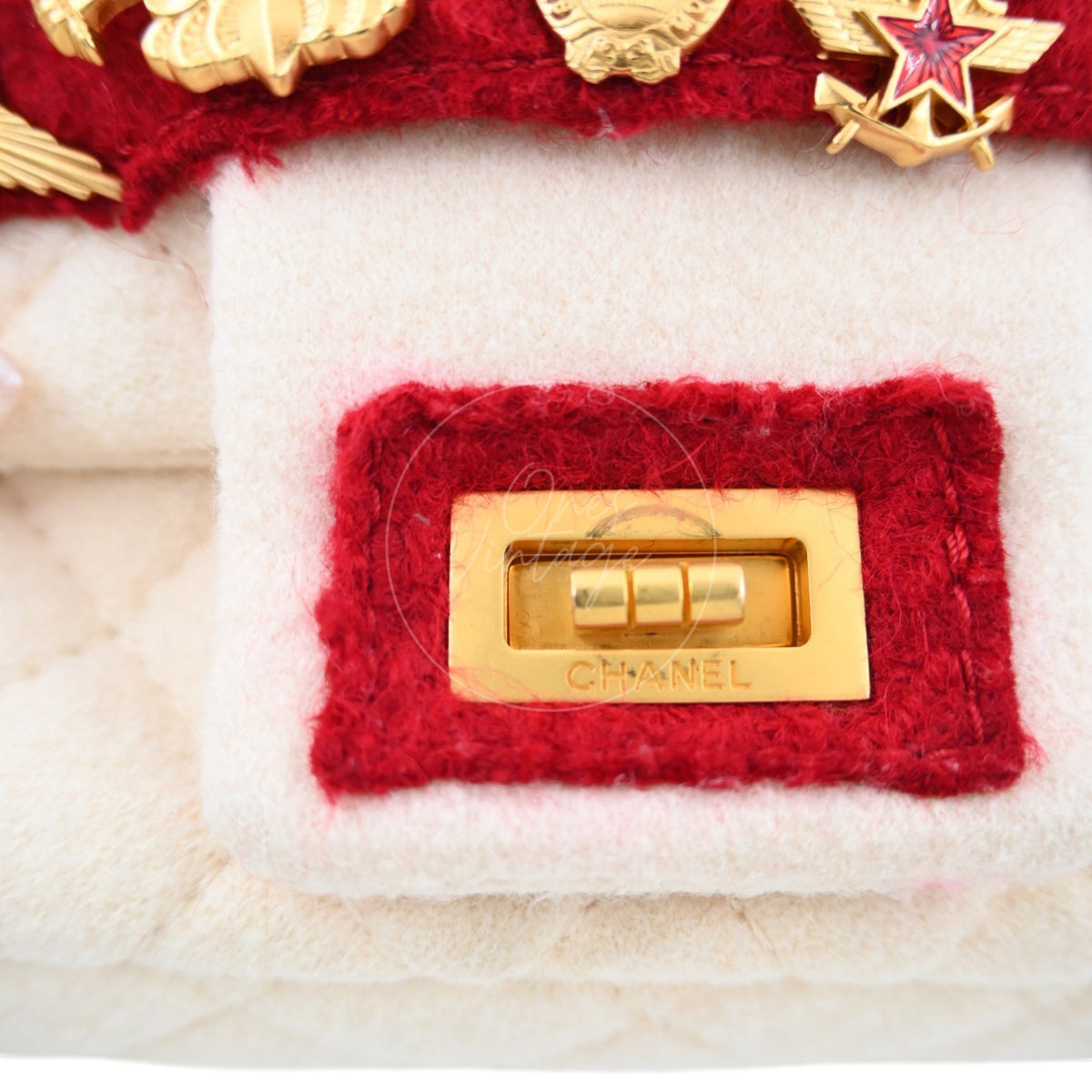 Chanel Paris-Moscou Romanov Reissue Wool 2.55 Flap Bag 2009 Pre-Fall Métiers d'Art in neutral wool fabric with gold-tone hardware, rectangular turn-lock clasp and CHANEL-engraved plate detail