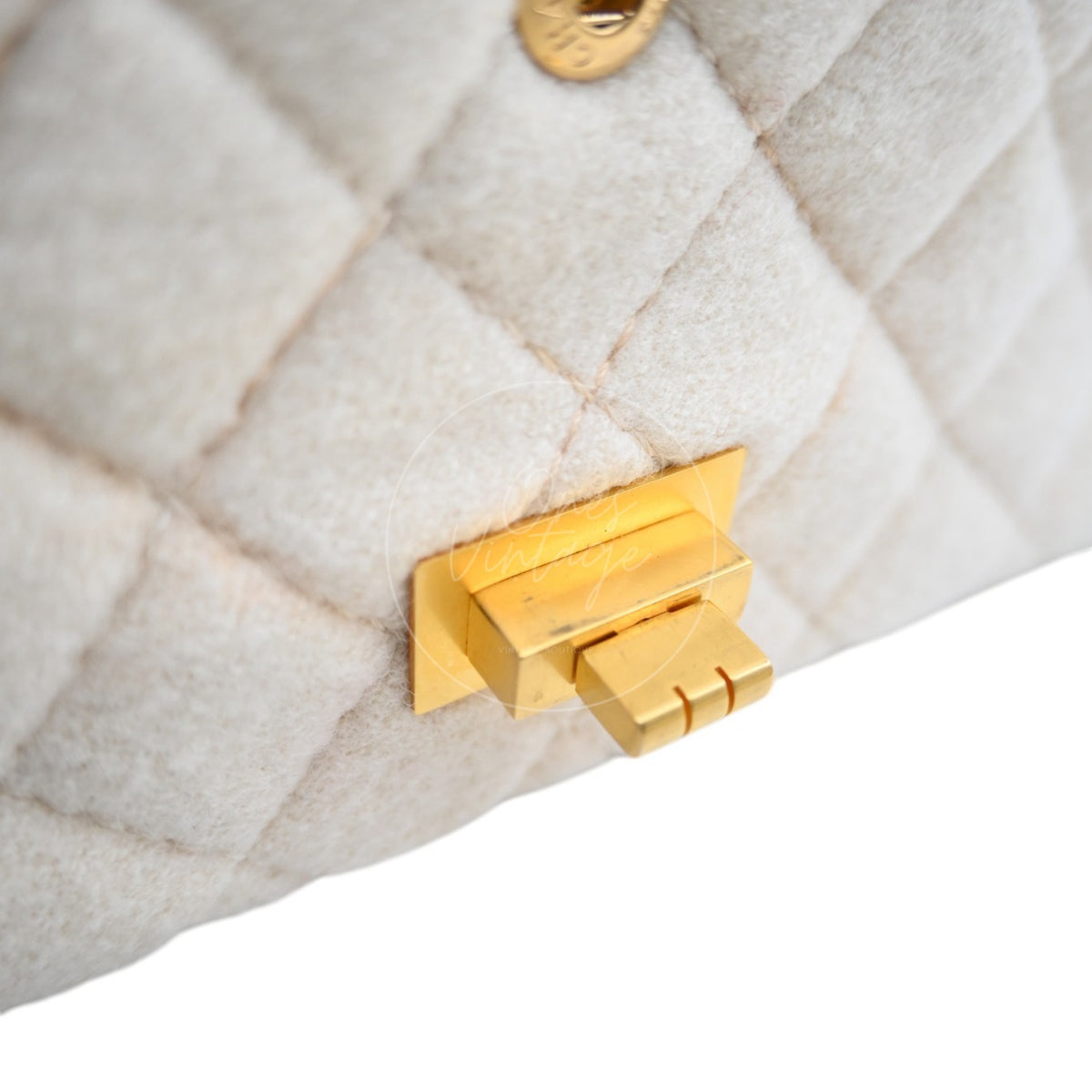 Chanel Paris-Moscou Romanov Reissue Wool 2.55 Flap Bag 2009 Pre-Fall Métiers d'Art in neutral wool fabric with gold-tone hardware, rectangular turn-lock closure and hinged clasp tab detail