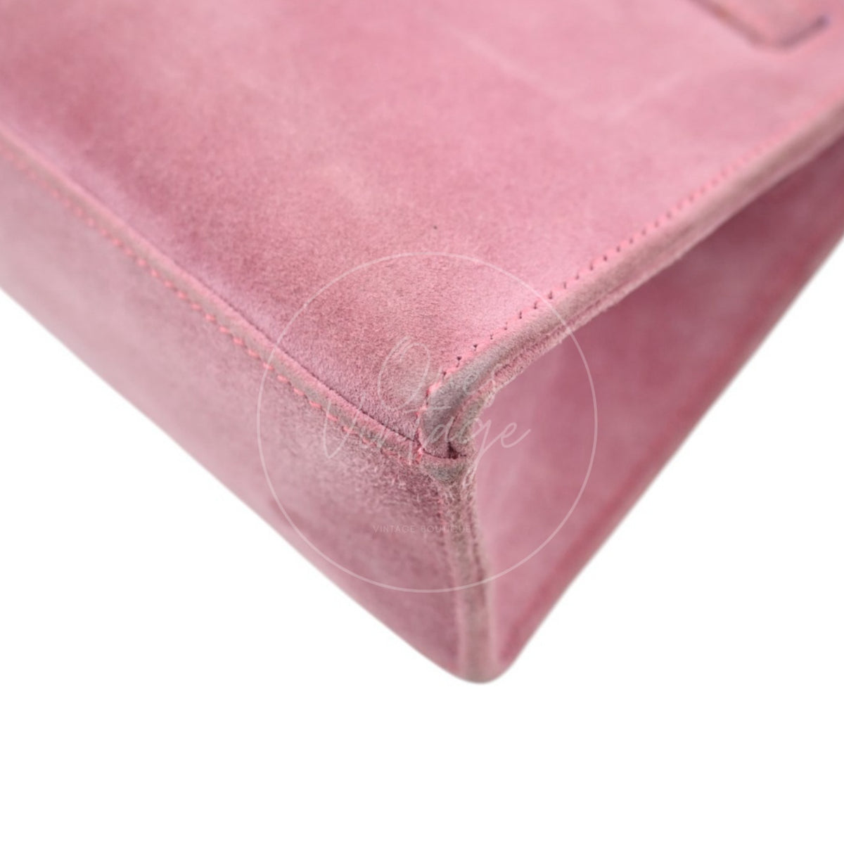 Hermès Kelly Pochette Veau Doblis in pink suede, rounded corner edge and suede nap texture detail