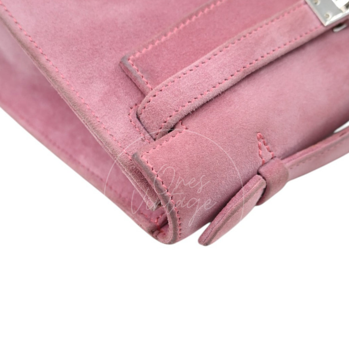 Hermès Kelly Pochette Veau Doblis in pink suede, corner reinforcement and strap attachment detail