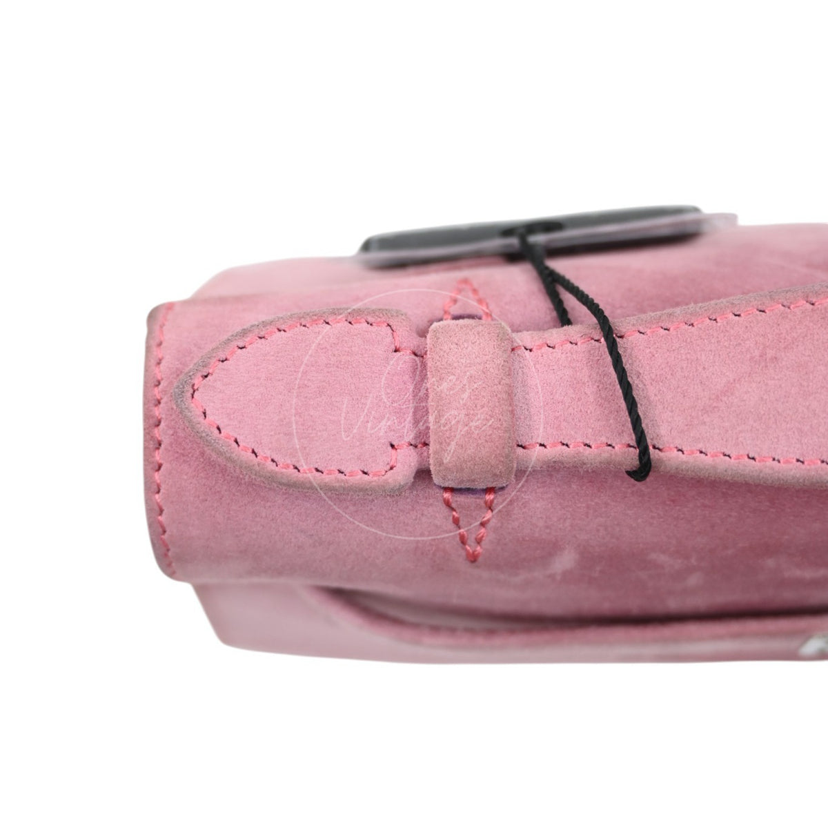Hermès Kelly Pochette Veau Doblis in pink suede, top handle and handle attachment tabs detail