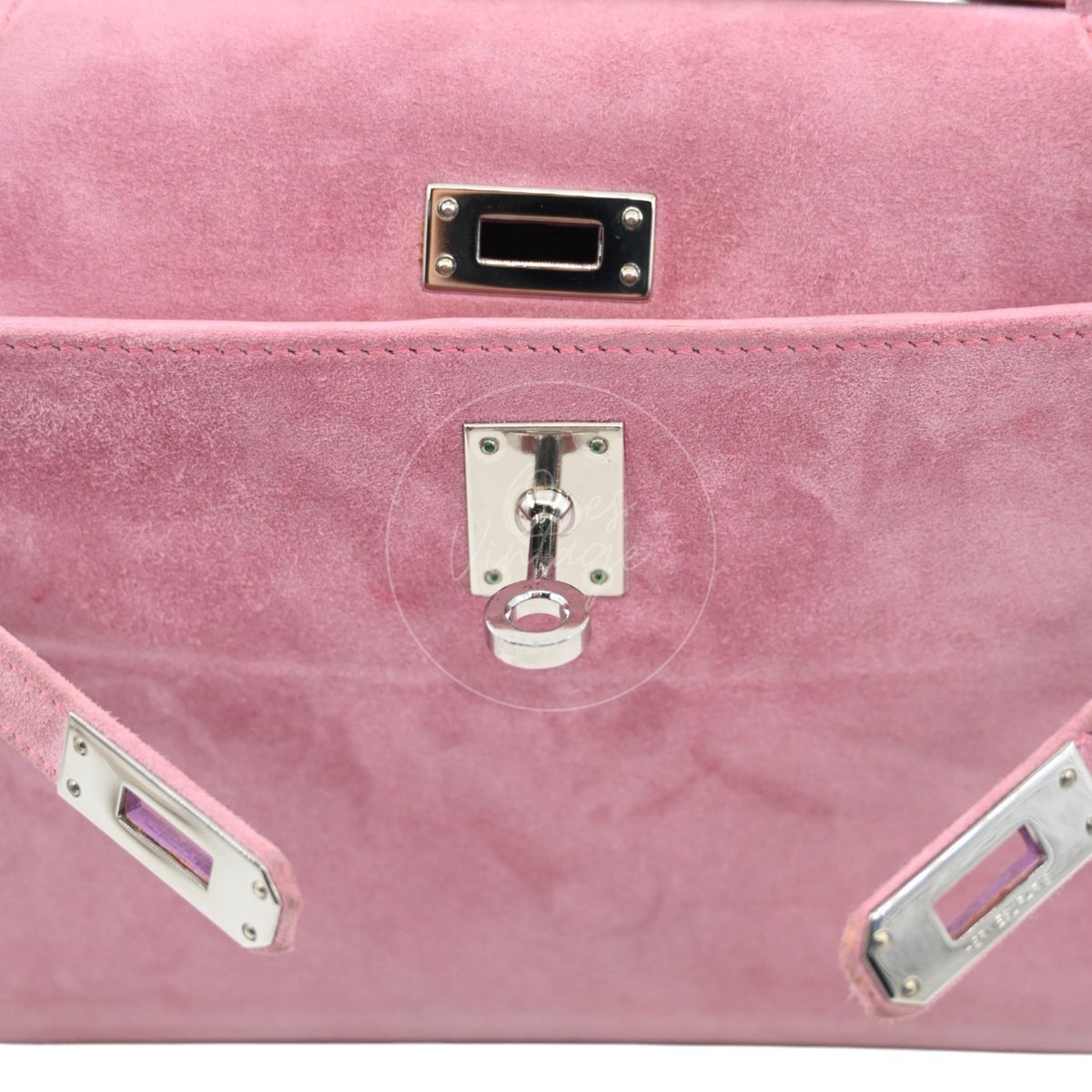Hermès Kelly Pochette Veau Doblis in pink suede, interior lock and rectangular lock plate detail