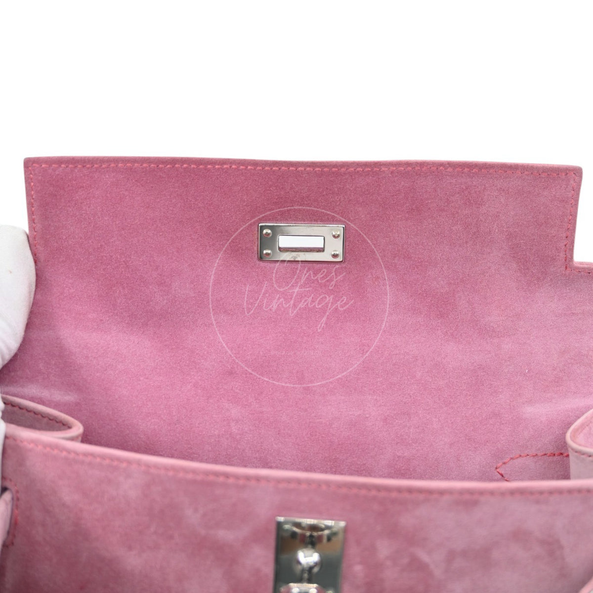Hermès Kelly Pochette Veau Doblis in pink suede, rectangular interior hardware plate and contrast stitching detail