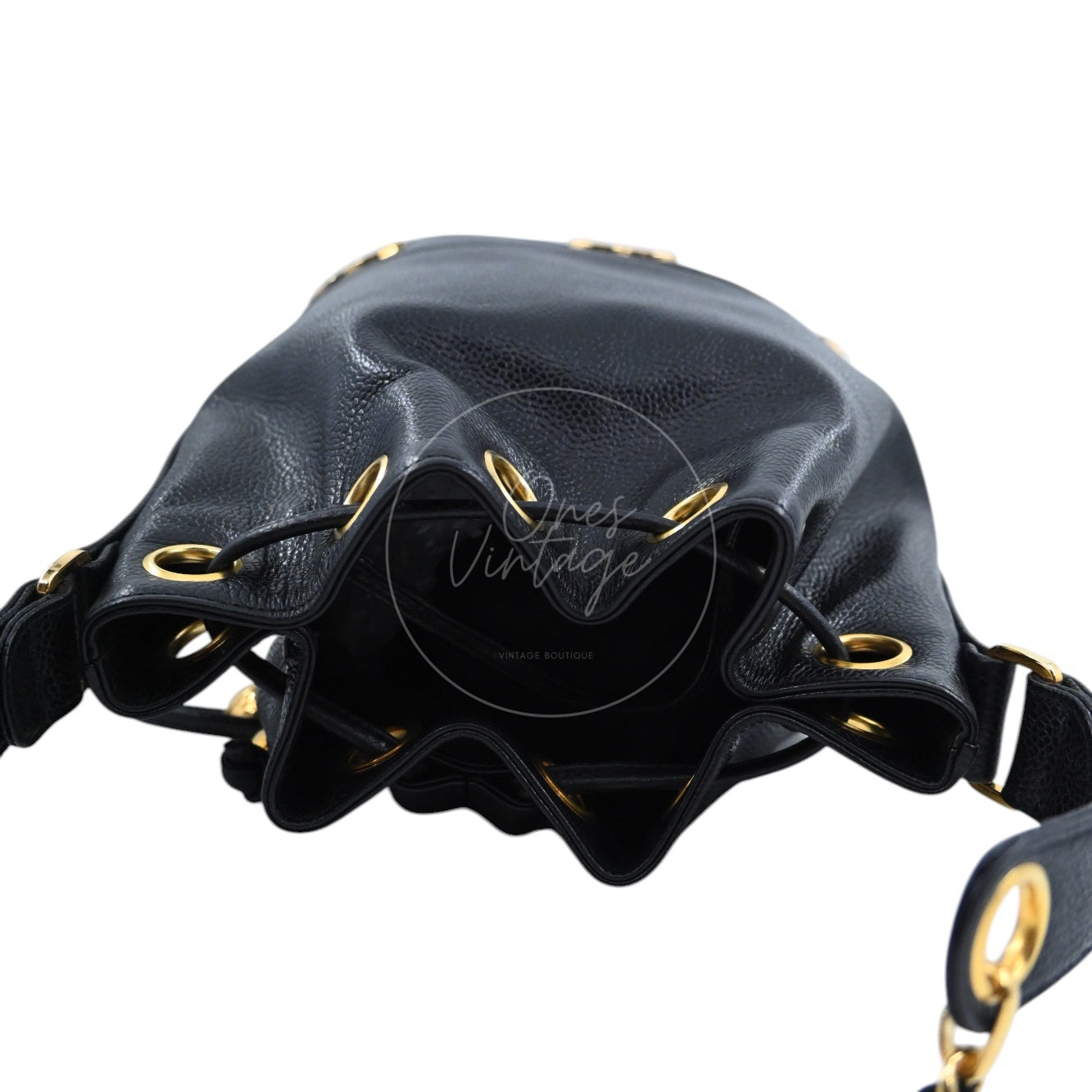 [Pre-owned] Chanel Vintage CC Mark Black Caviar Drawstring Bucket Bag