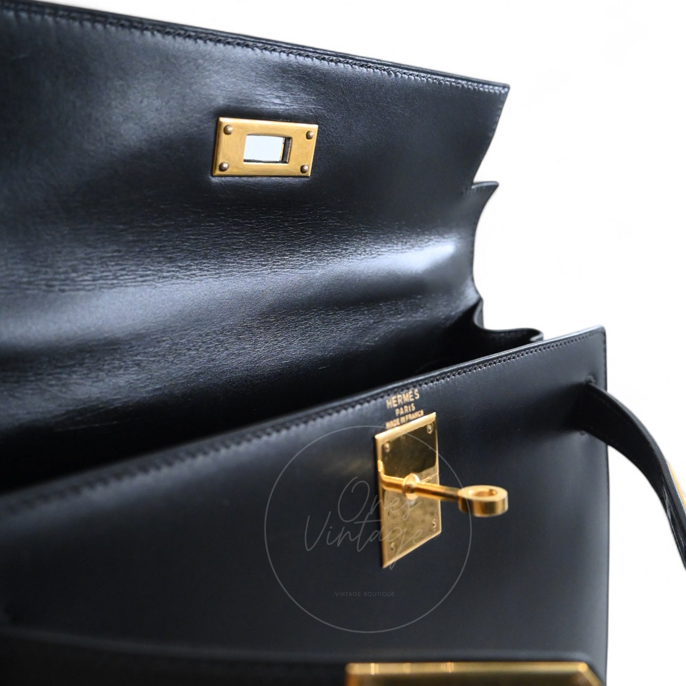[Pre-owned] Hermes Kelly 28 Black Box GHW Stamp Circle Z