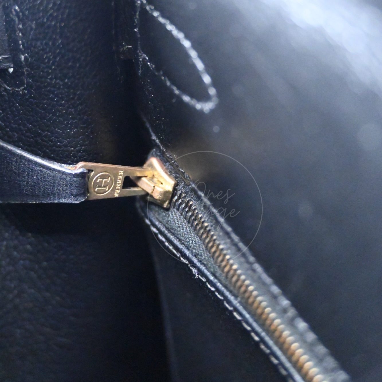 [Pre-owned] Hermes Kelly 28 Black Box GHW Stamp Circle Z