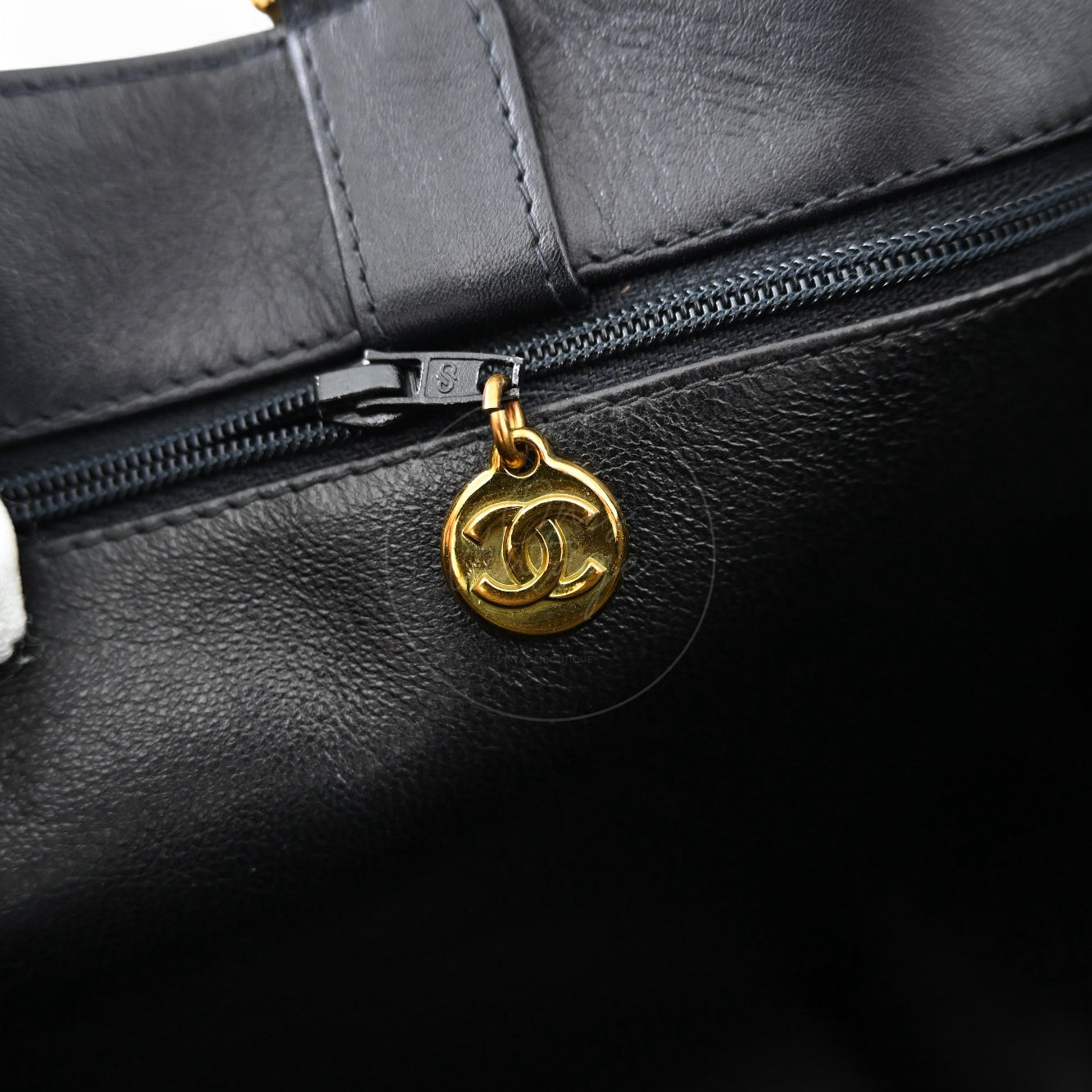 [Pre-owned]Chanel Black Calfskin Chain shoulder tote bag