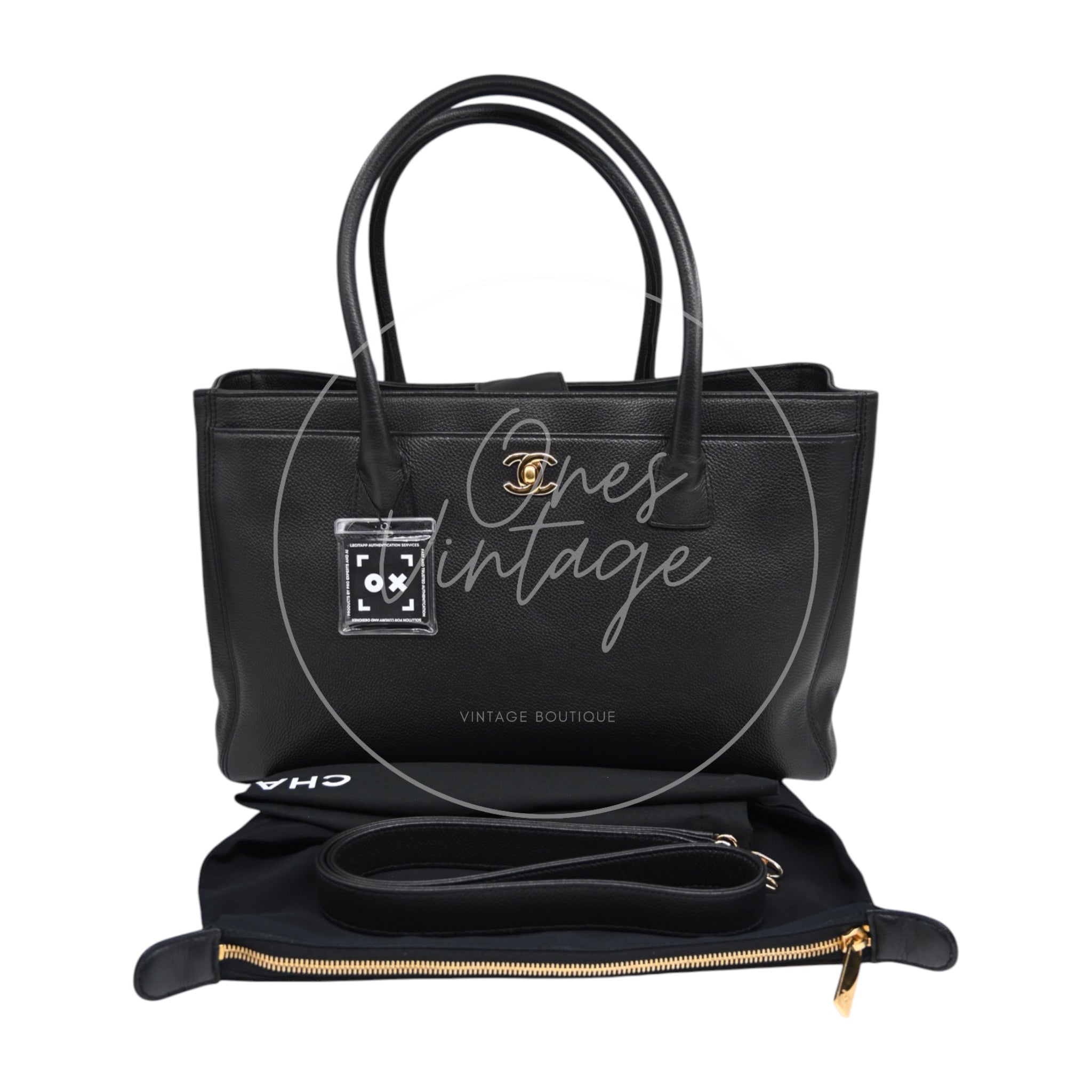[Pre-owned] Chanel Cert Medium Black GHW