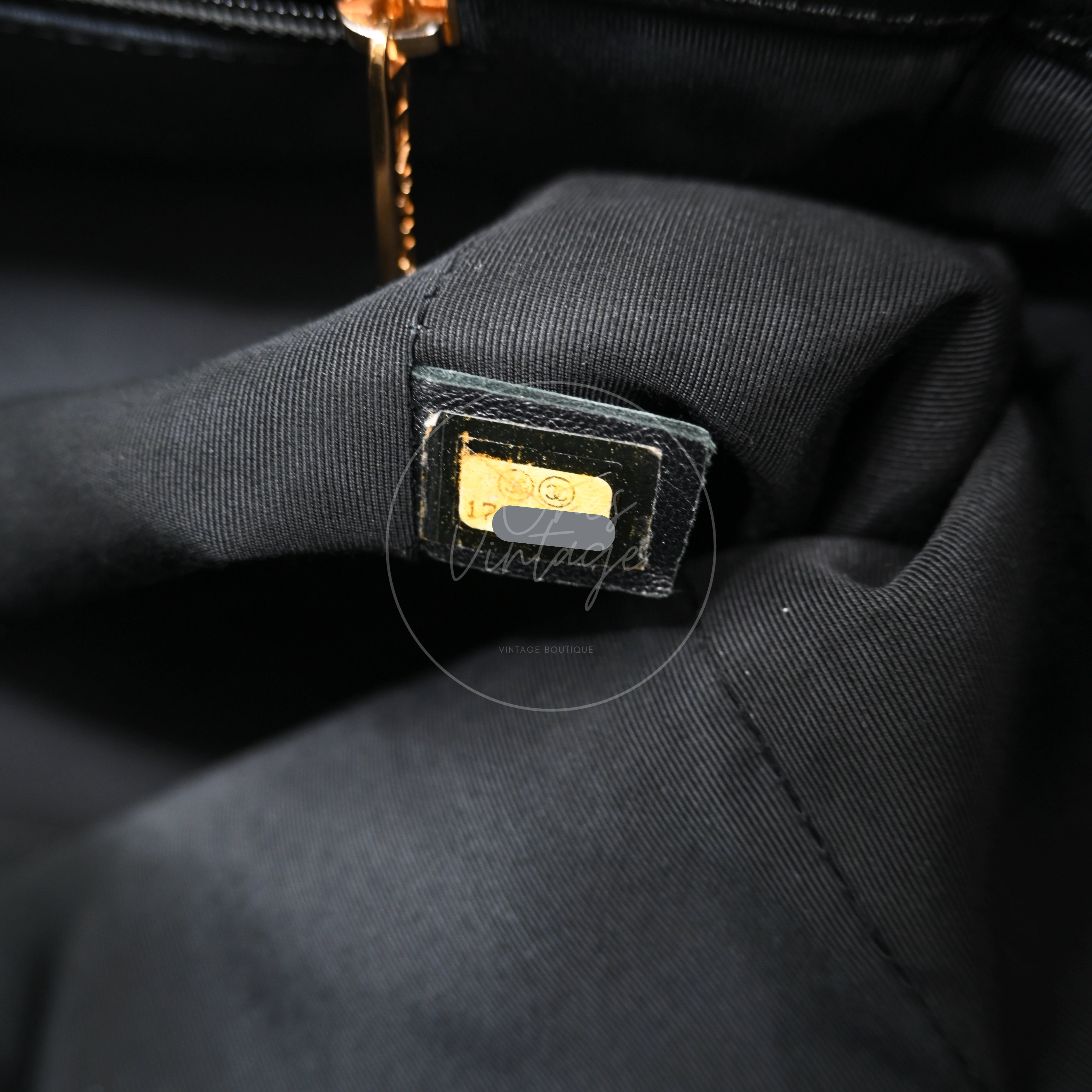 [Pre-owned] Chanel Cert Medium Black GHW