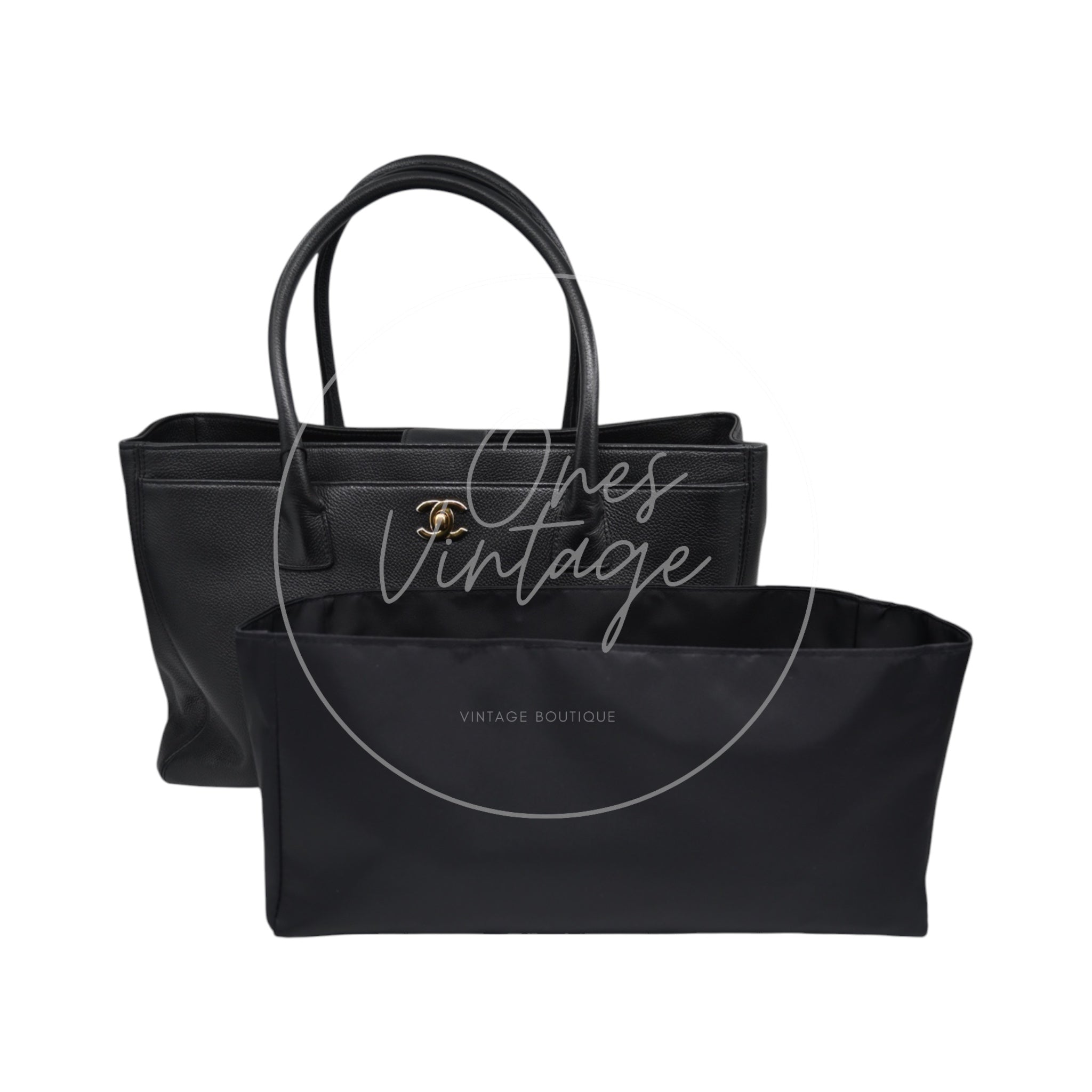 [Pre-owned] Chanel Cert Medium Black GHW